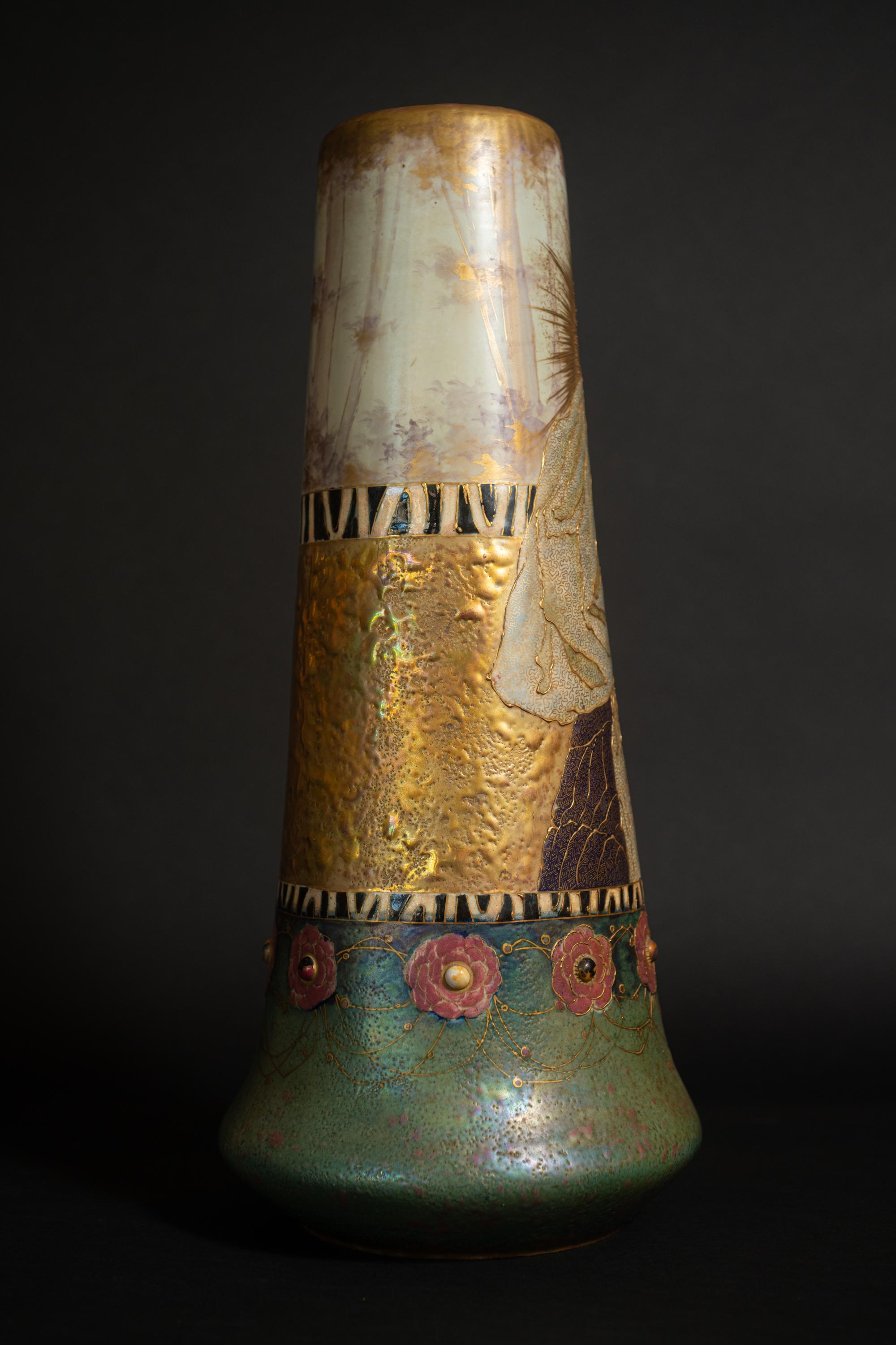 Doré Vase Art Nouveau Fairies Princesse par RStK Amphora en vente