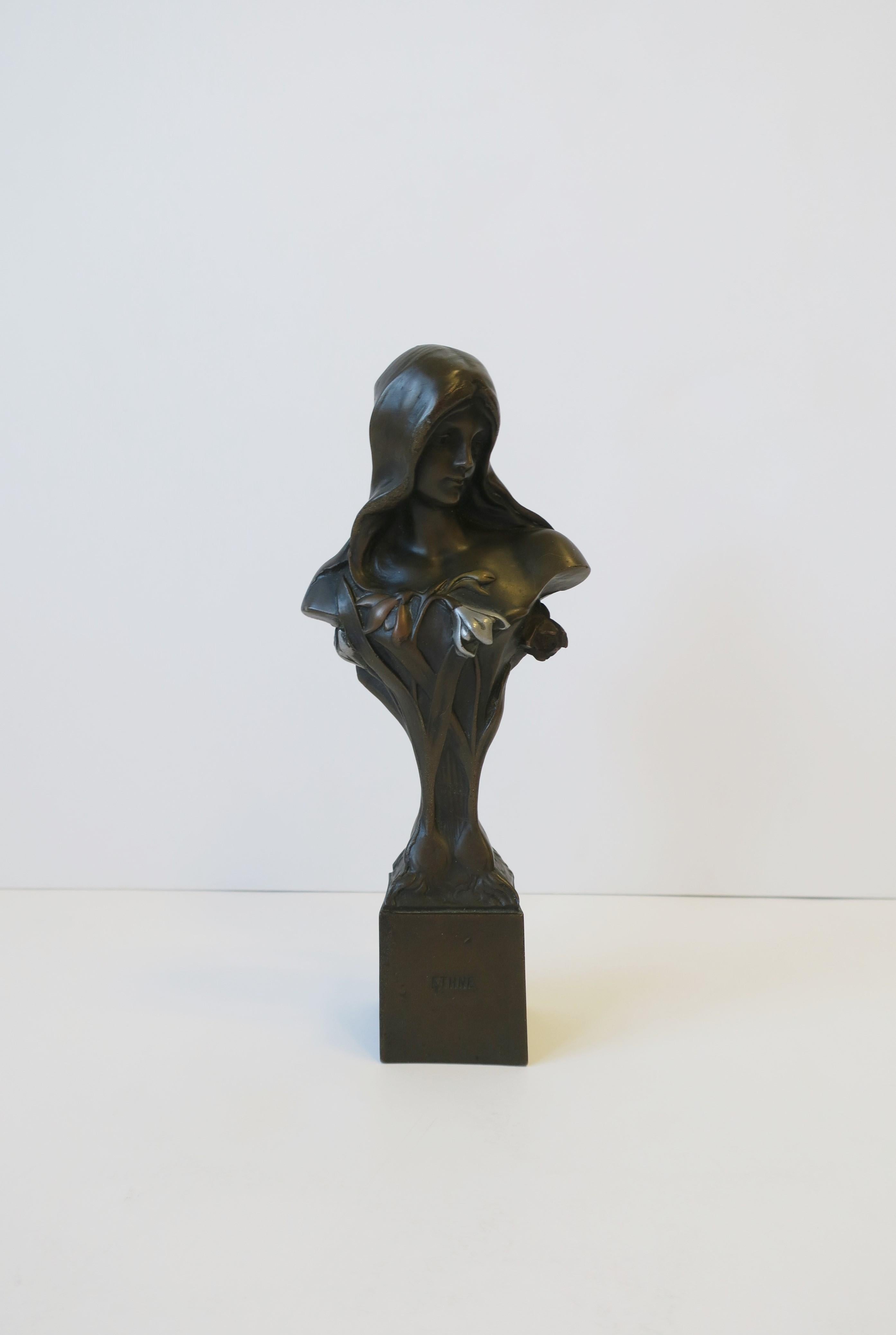 Art Nouveau Female Bronze Figurative Bust Sculpture by Giovanni Schoeman  For Sale 2