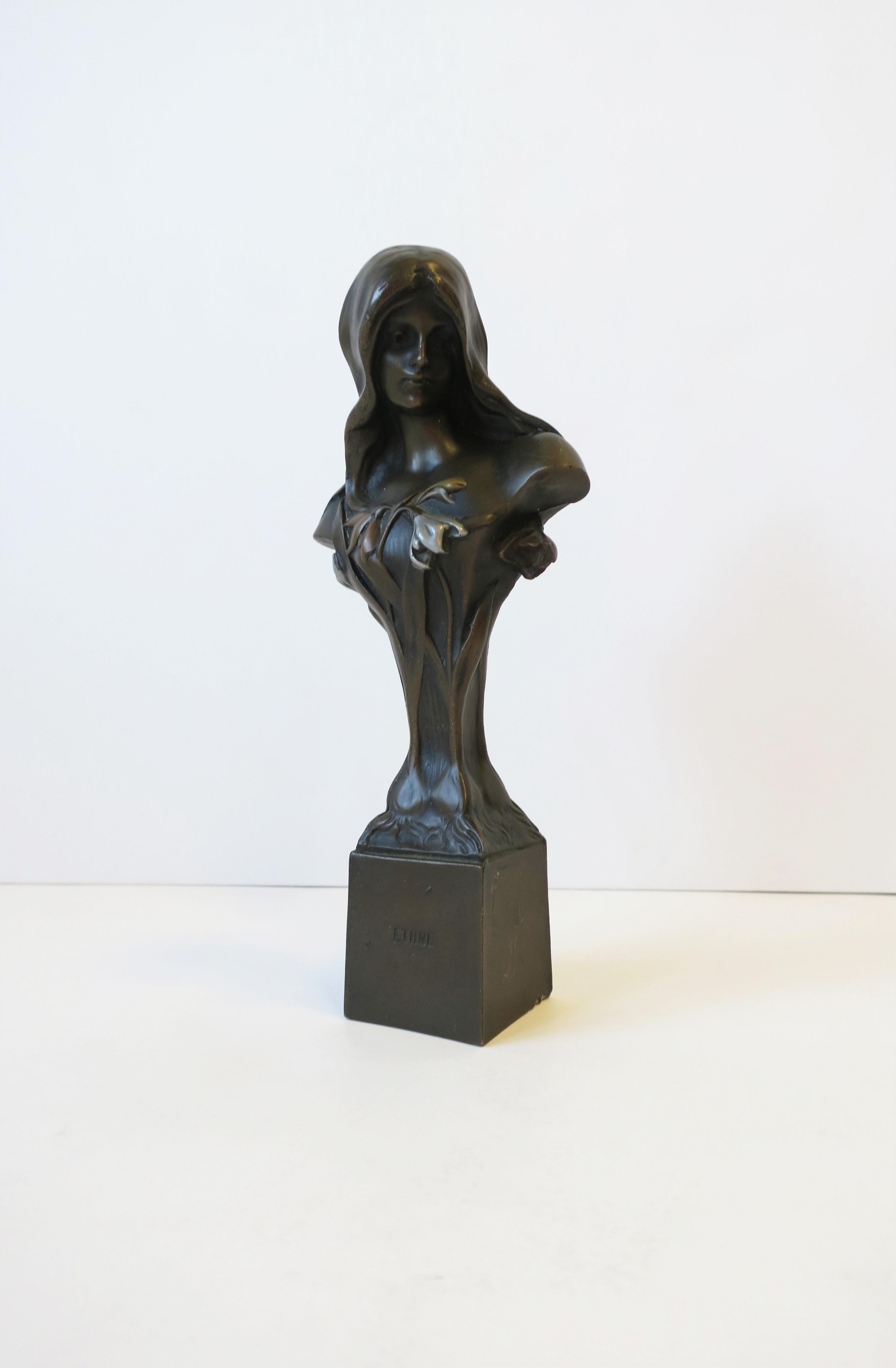 Buste figuratif féminin en bronze Art nouveau de Giovanni Schoeman  en vente 3