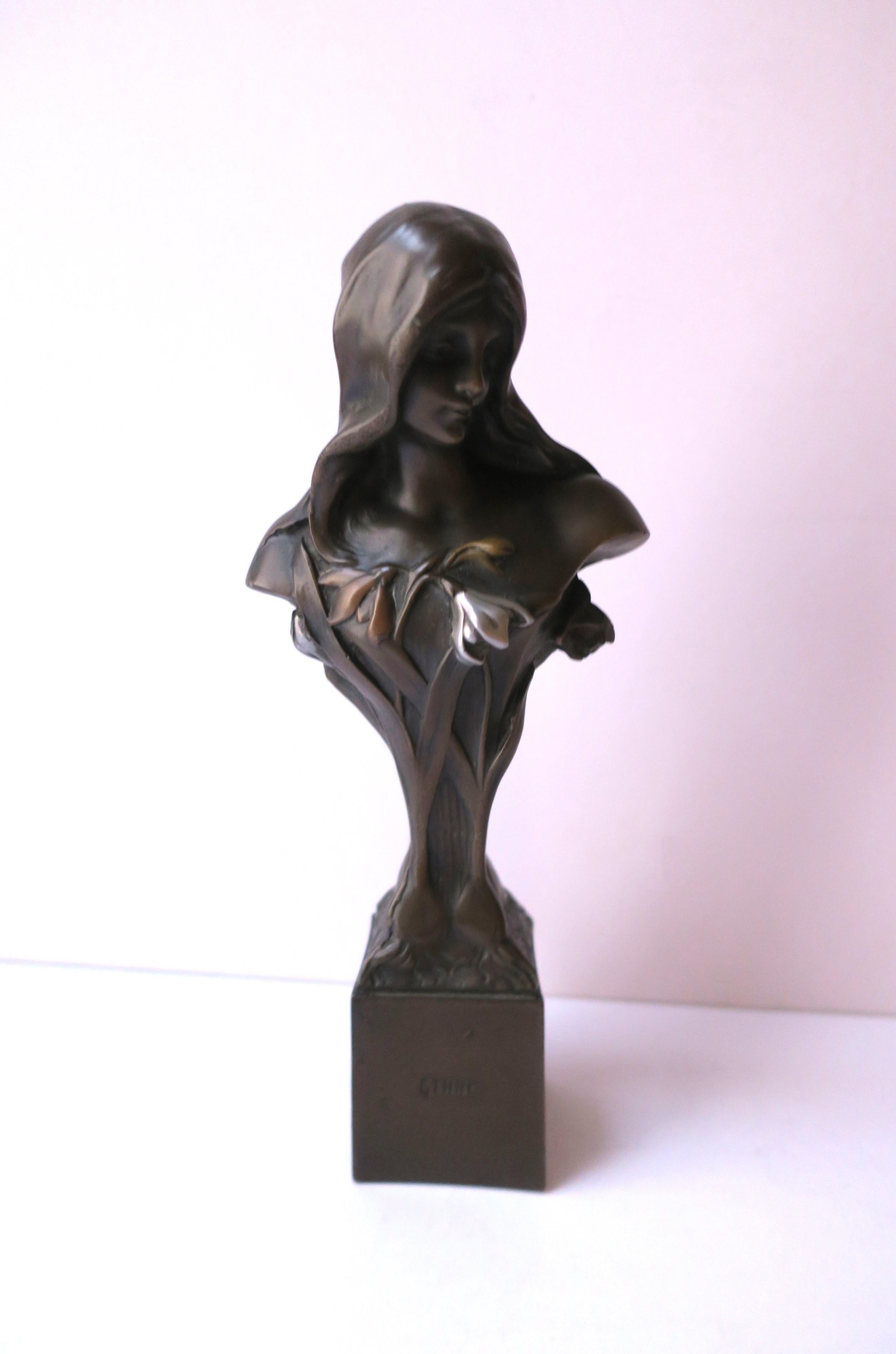 Art Nouveau Female Bronze Figurative Bust Sculpture by Giovanni Schoeman  In Good Condition For Sale In New York, NY