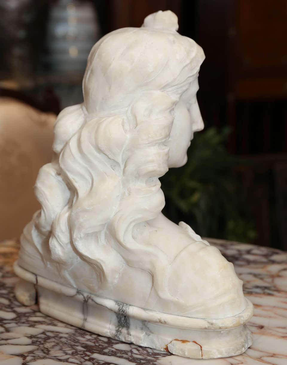 Art Nouveau Female Bust Carved in Carrara Marble For Sale 1
