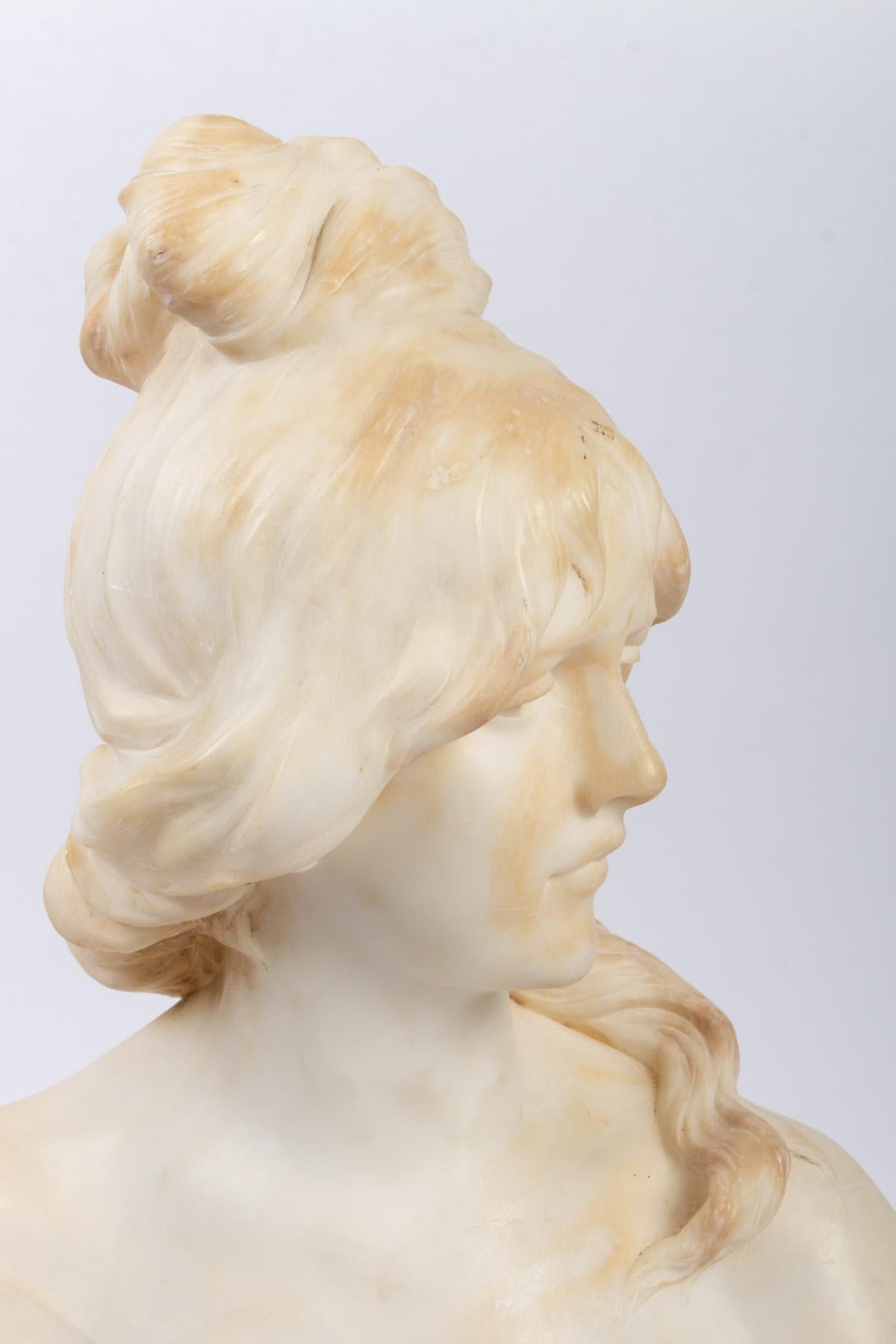Art Nouveau female bust in alabaster, Socle composed of two blocks of alabaster, unsigned.
Measures: H 51 cm, W 30 cm, D 16 cm.