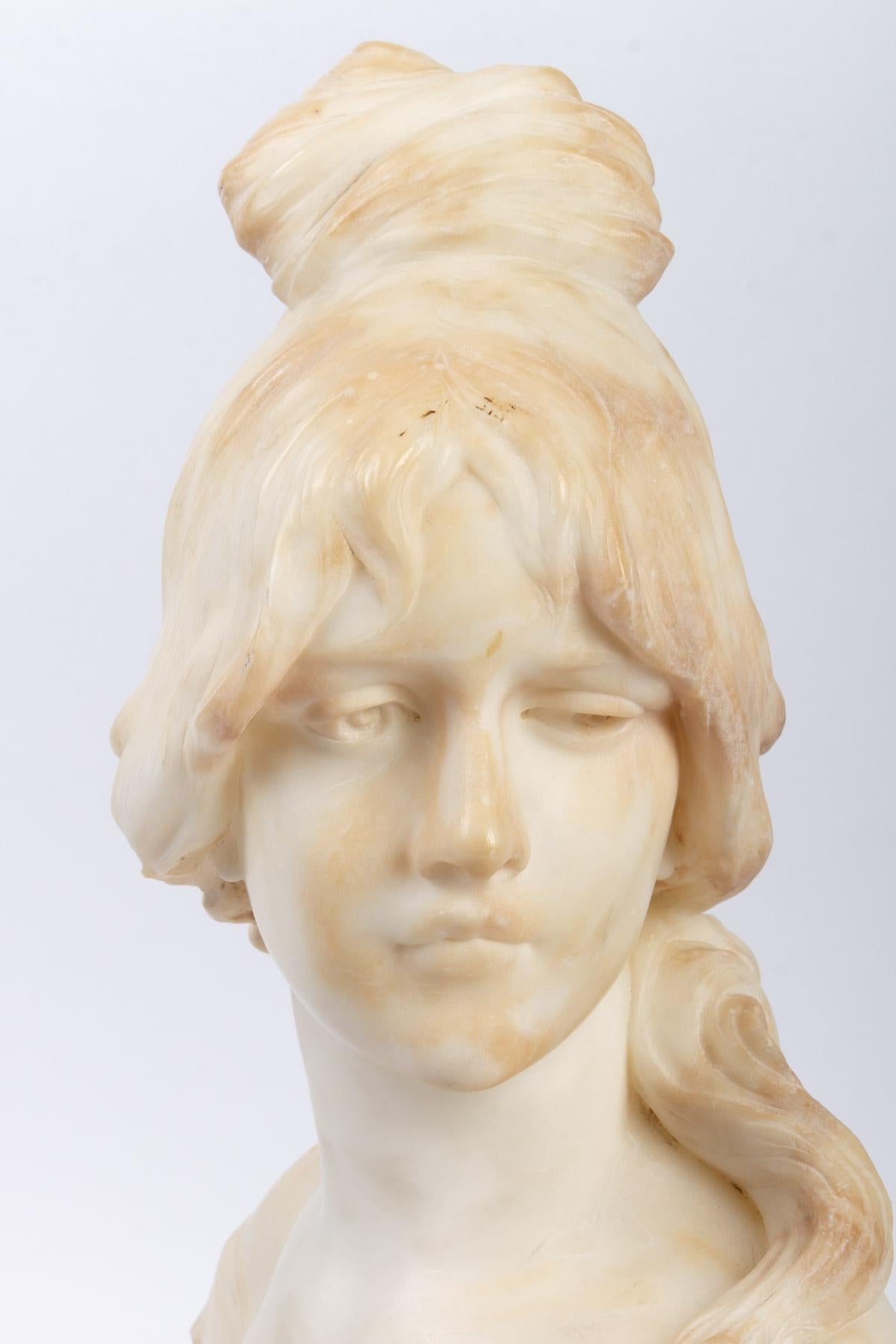 Art Nouveau Female Bust in Alabaster In Good Condition In Saint-Ouen, FR
