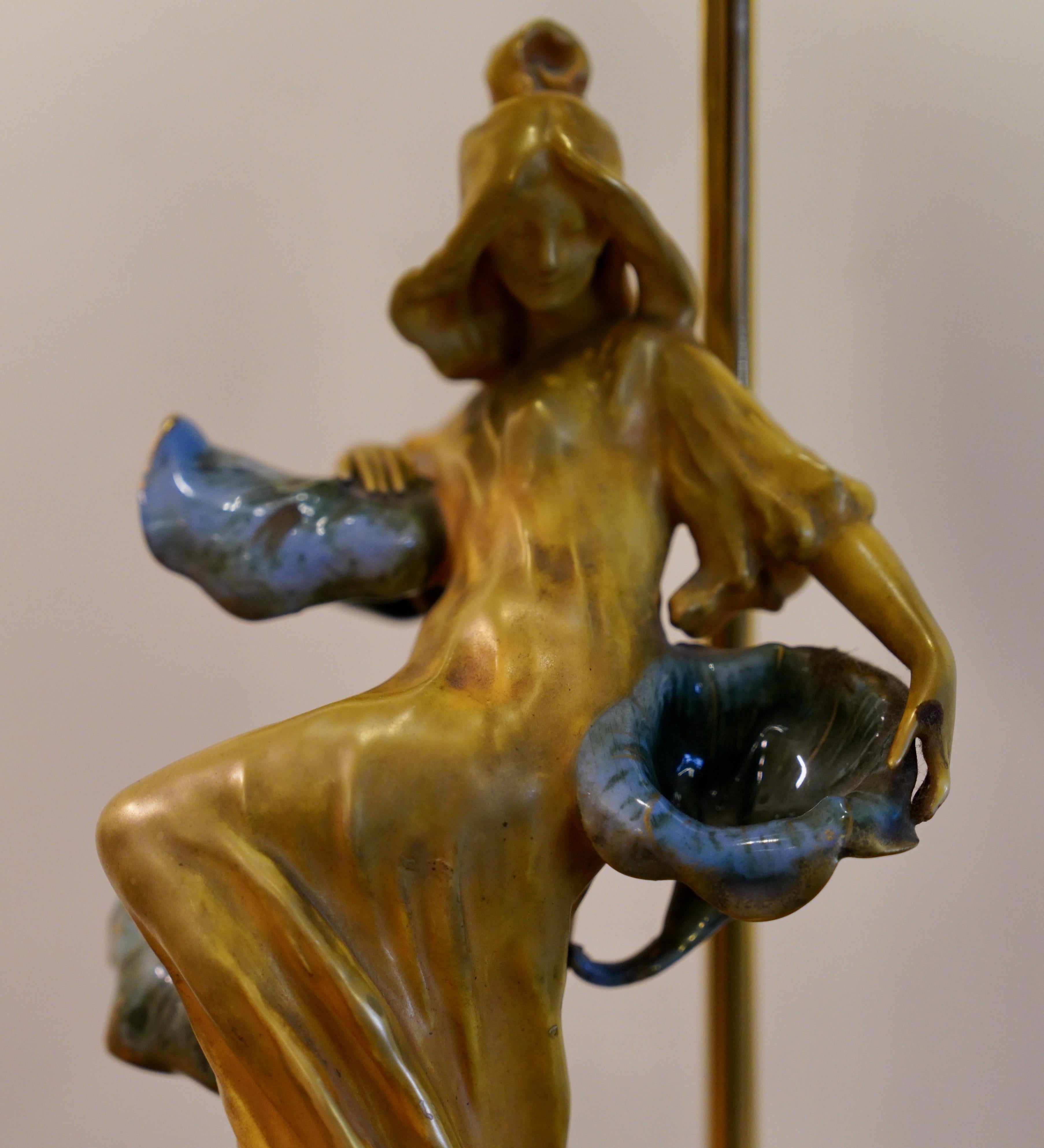 Lampe de table Art Nouveau représentant une femme avec des cloches bleues, fin du 20e siècle en vente 2