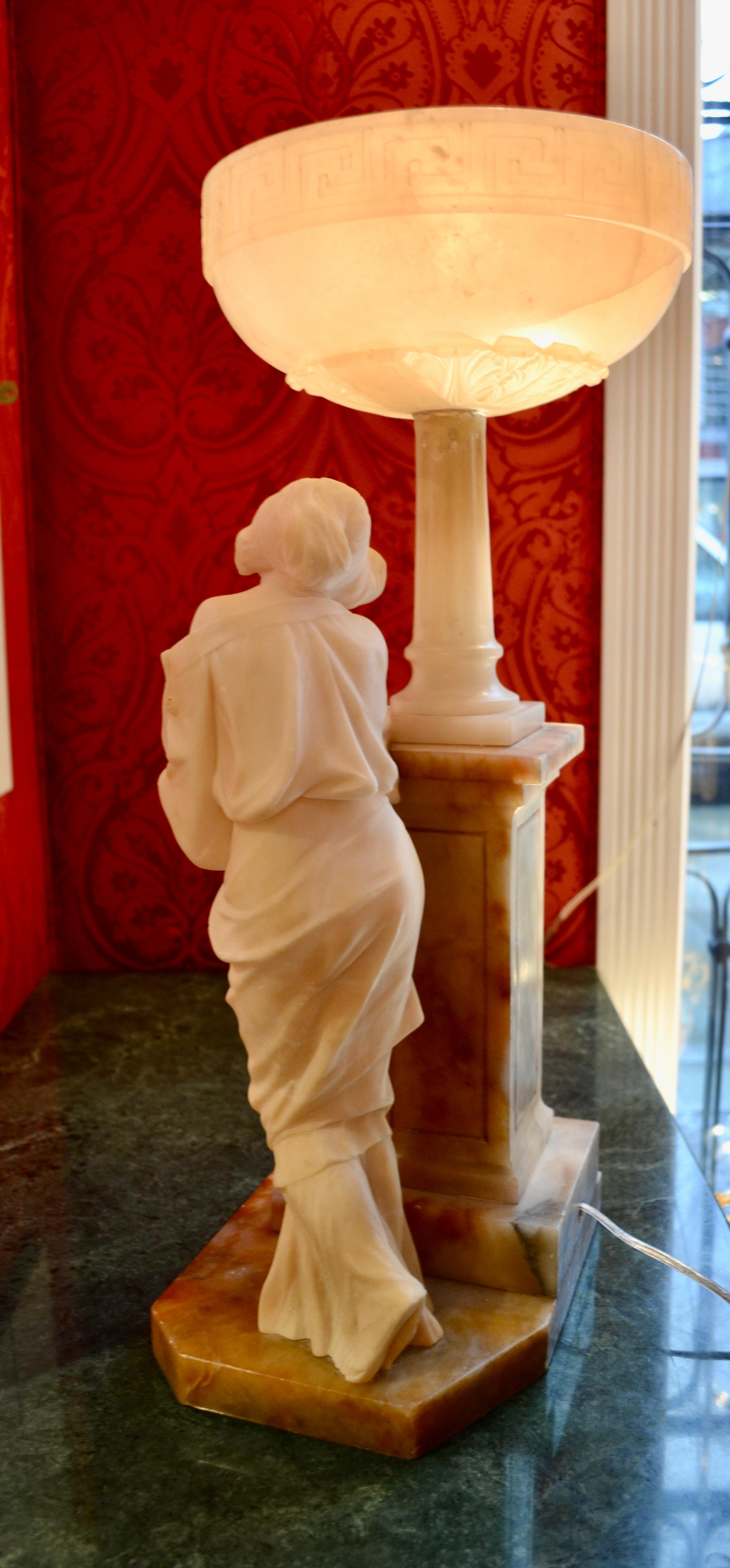 Albâtre Art Nouveau Figural Alabaster Lamp  en vente