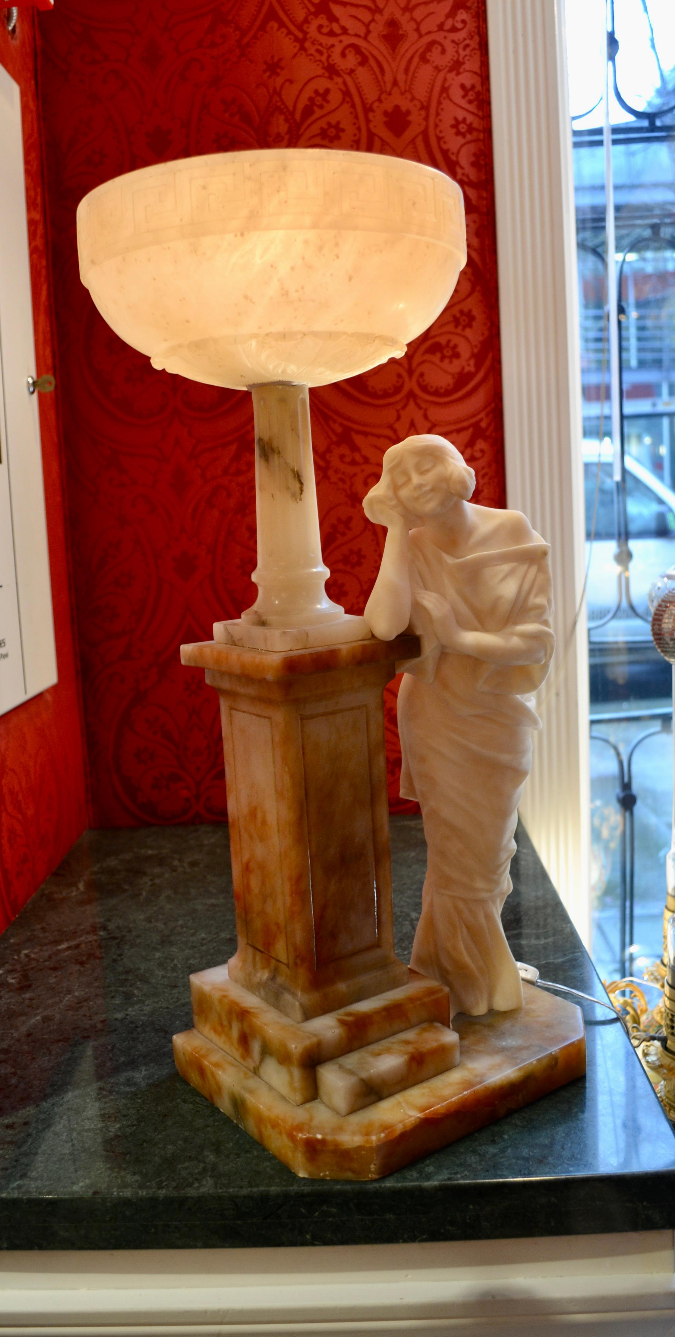 Art Nouveau Figural Alabaster Lamp  en vente 1