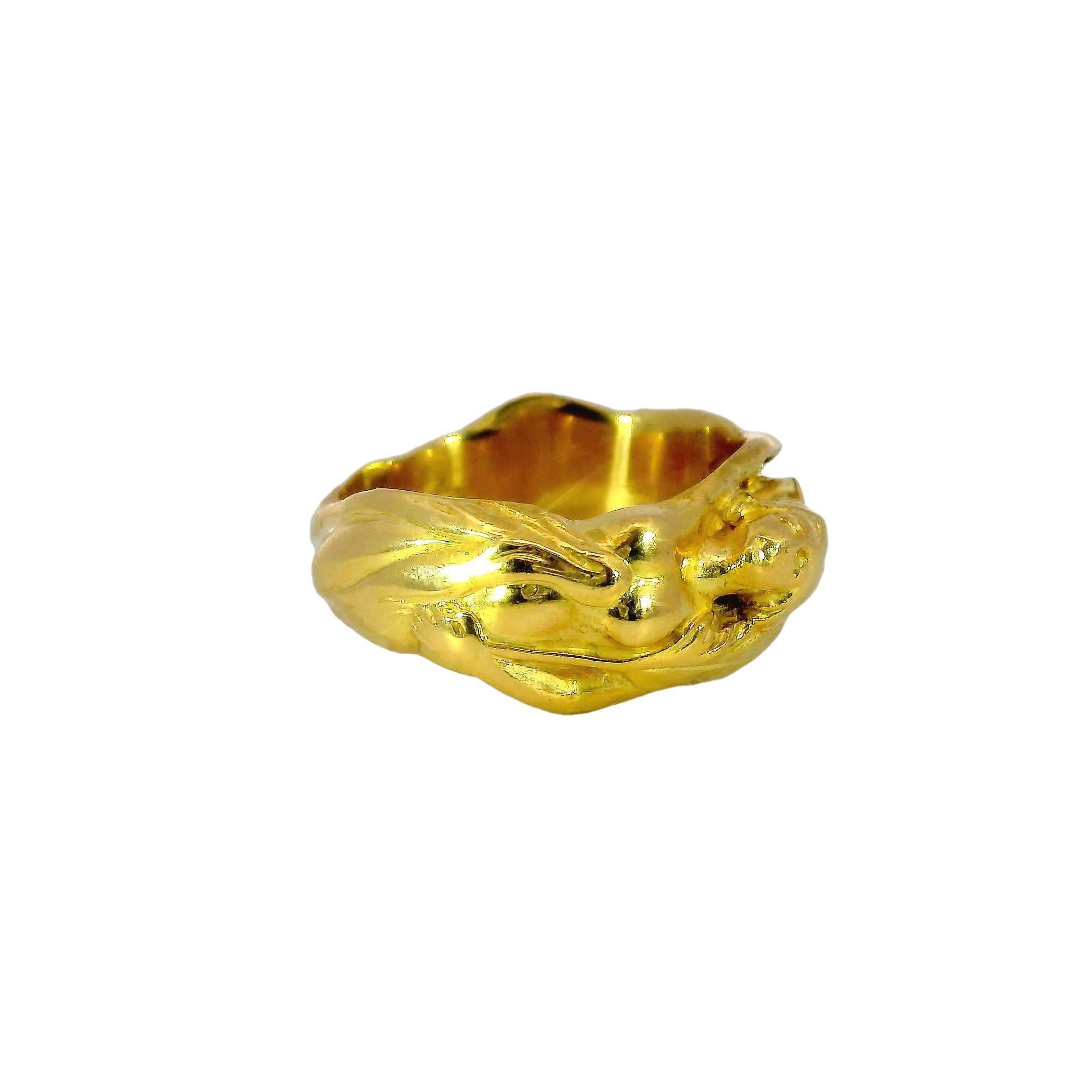 Art Nouveau Figural Woman Ring Made in 18K Gold with Diamond Center 3
