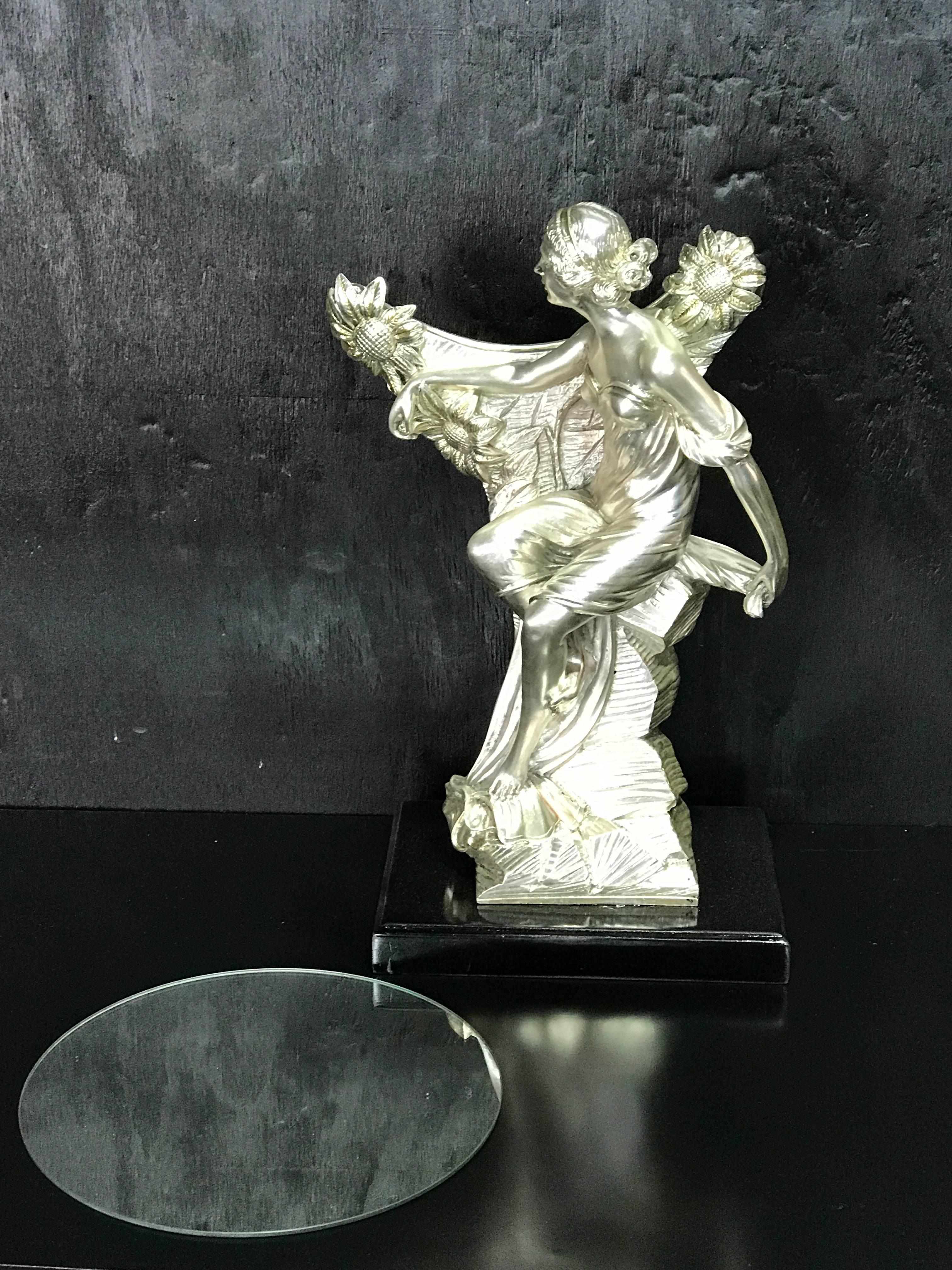 Argenté Art Nouveau Miroir de table figuratif en métal argenté en vente