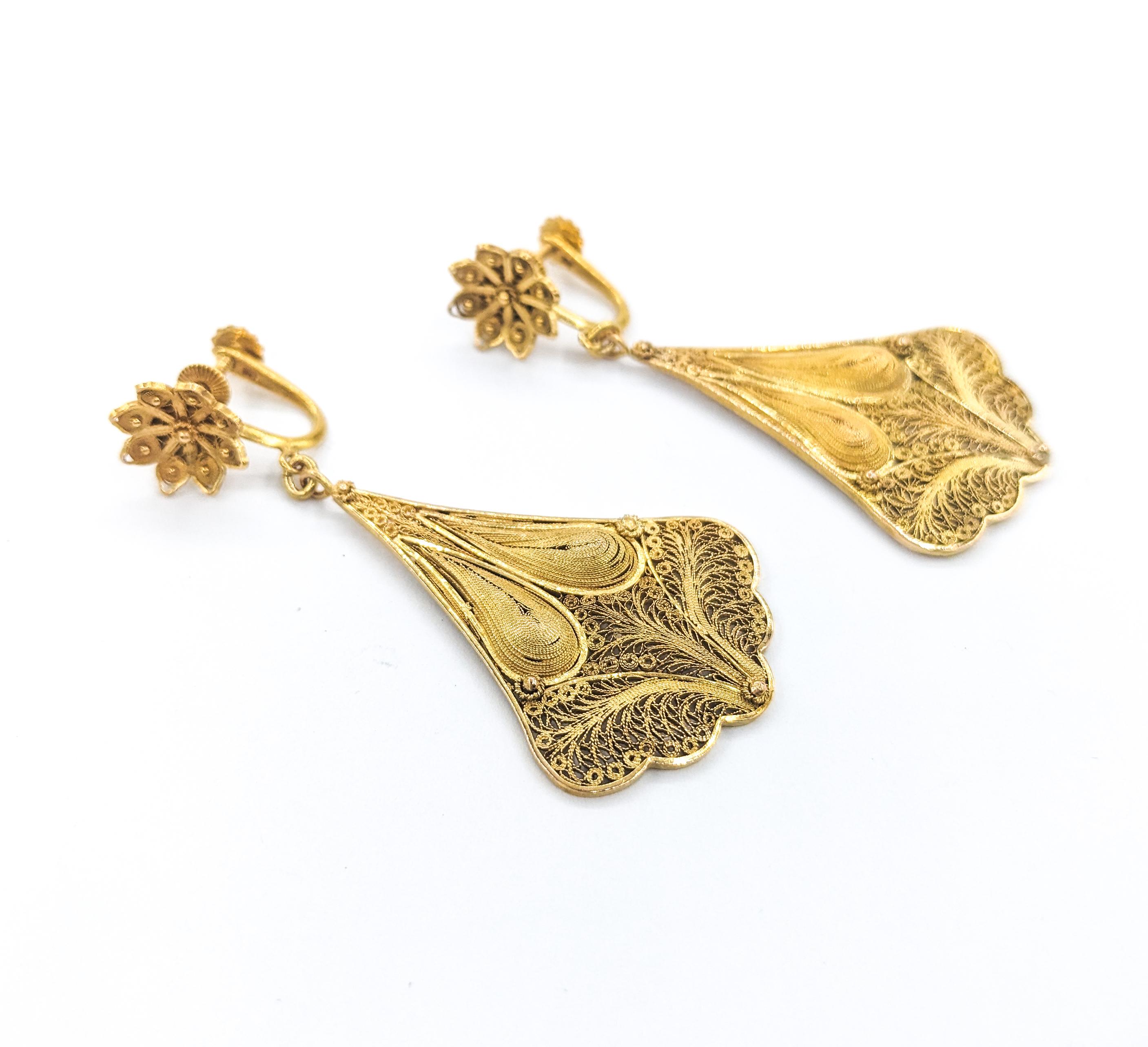 Art Nouveau filigree &Milgrain Drop Earrings In Yellow Gold For Sale 2
