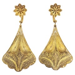 Boucles d'oreilles pendantes Art Nouveau filigrane et millegrain en or jaune