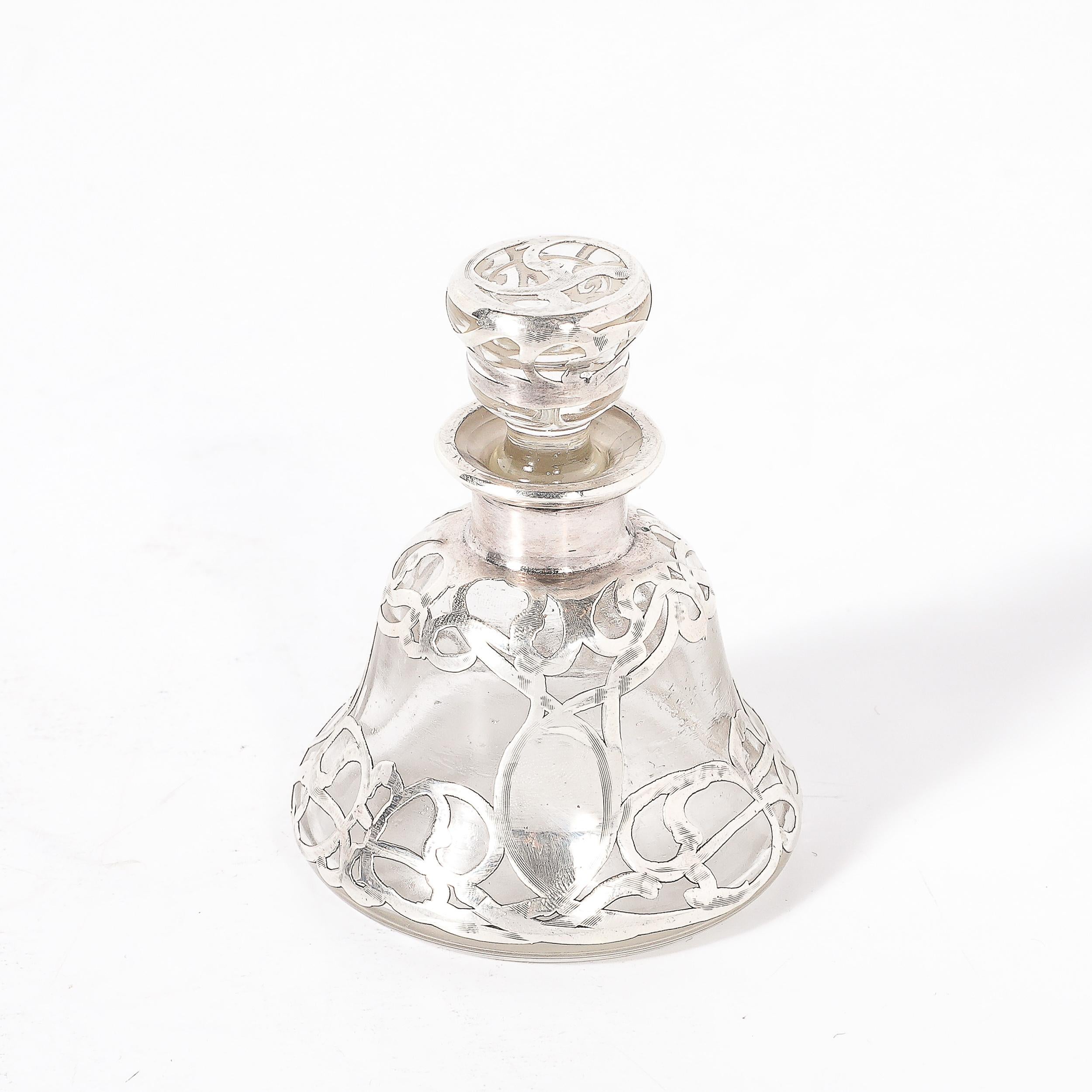 Bottiglia di profumo Art Nouveau in argento finemente sovrapposta firmata Steuben In condizioni ottime in vendita a New York, NY