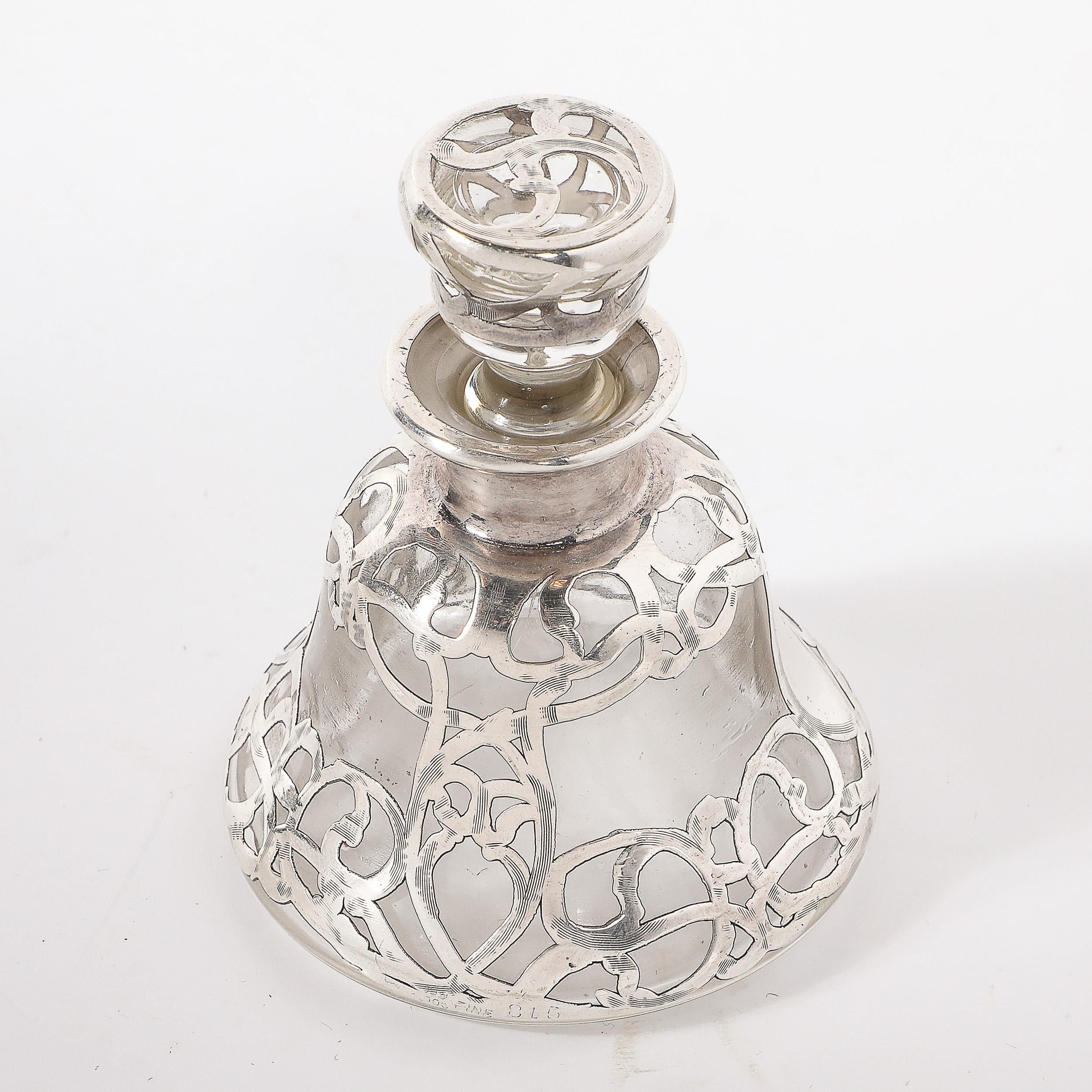 Bottiglia di profumo Art Nouveau in argento finemente sovrapposta firmata Steuben in vendita 3
