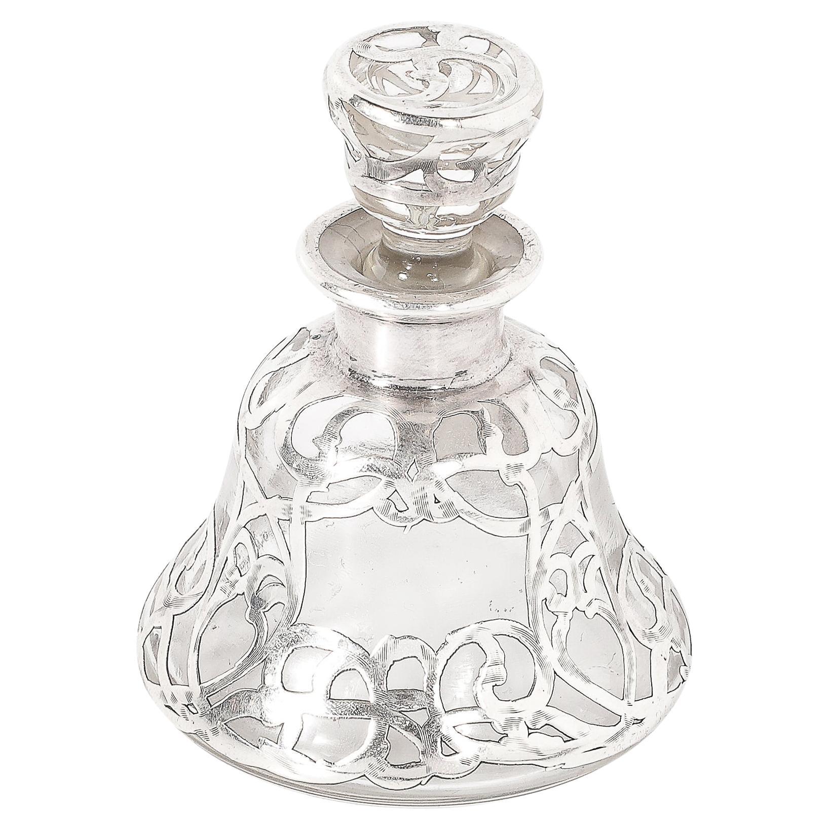 Bottiglia di profumo Art Nouveau in argento finemente sovrapposta firmata Steuben