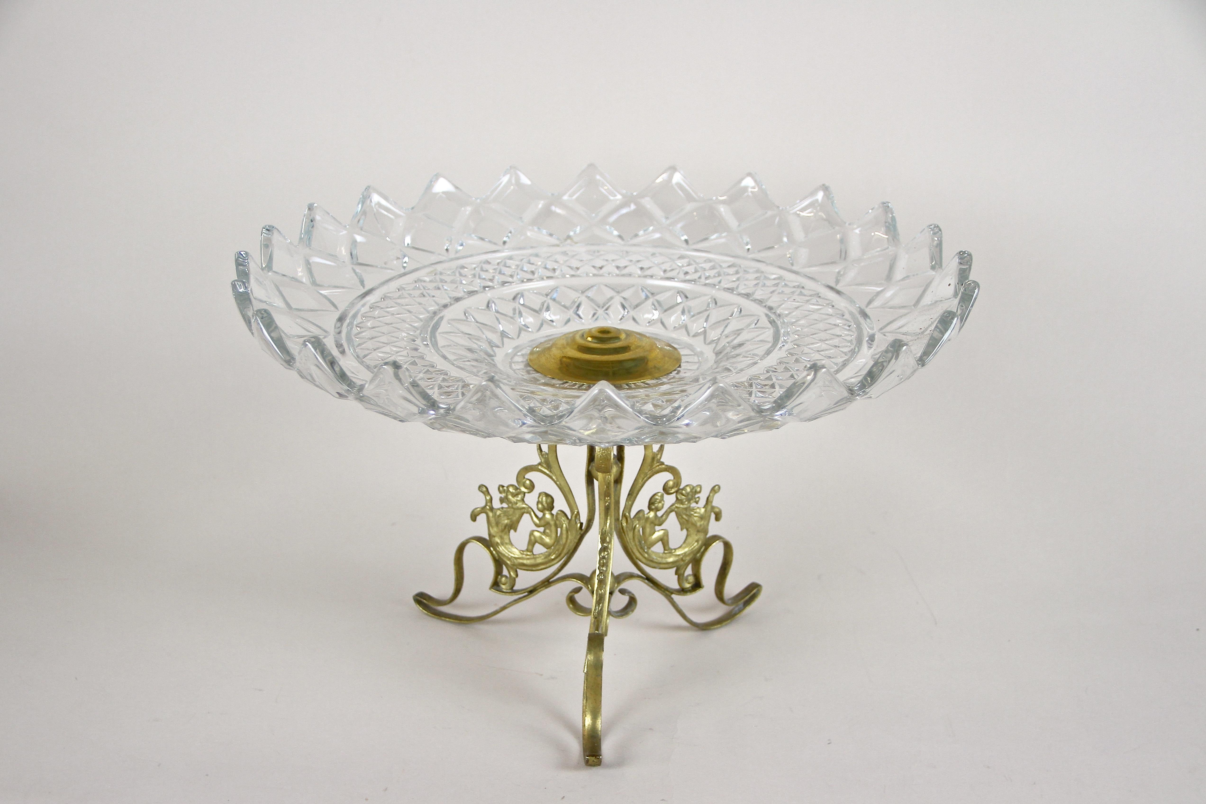 Art Nouveau Fire-Gilt Brass Centerpiece with Glass Bowl, France circa 1910 In Good Condition In Lichtenberg, AT