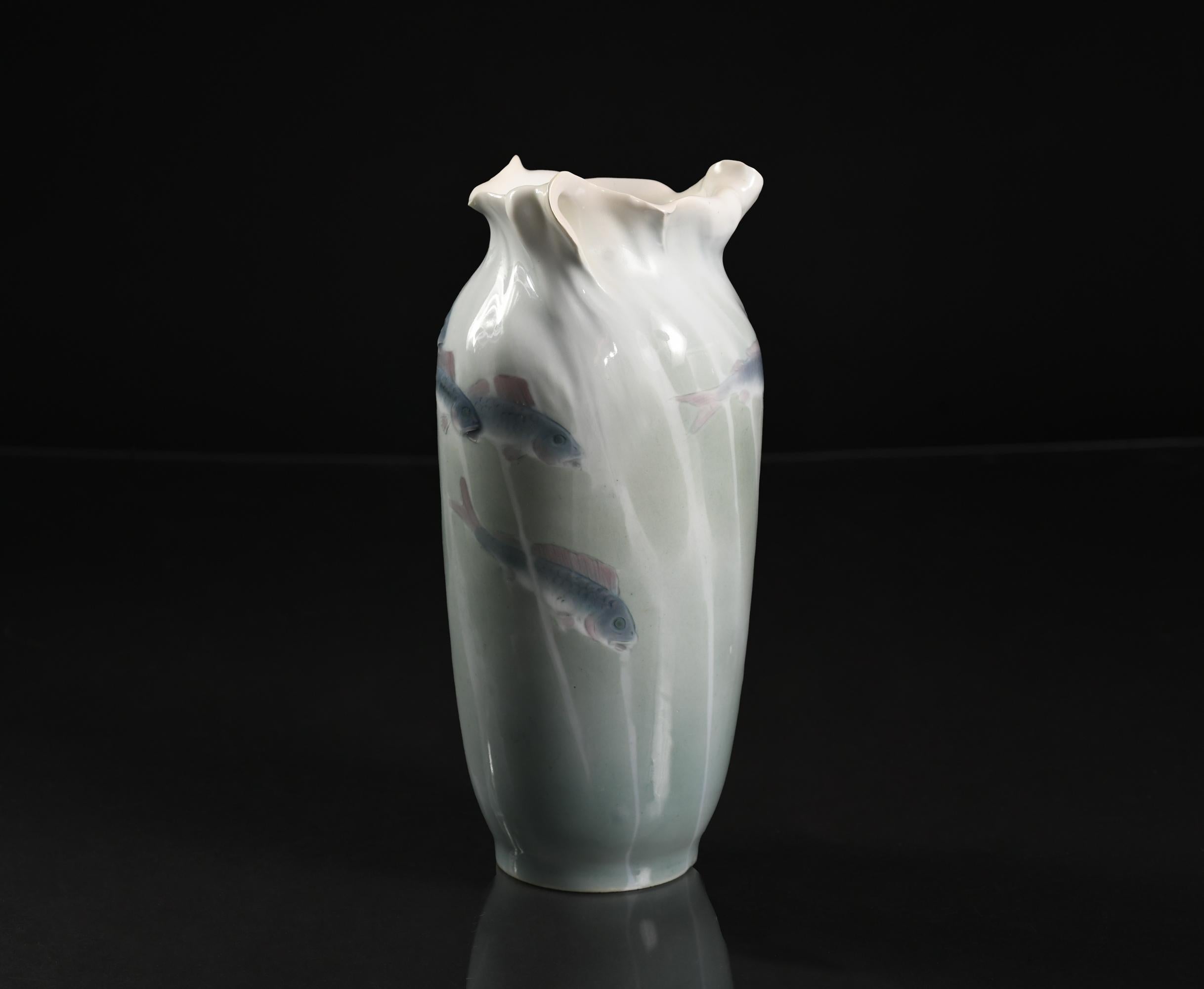 Svedese Vaso a forma di pesce in stile Art Nouveau di Matheus Pettersson & Nils Emil Lundström per Rörstrand in vendita