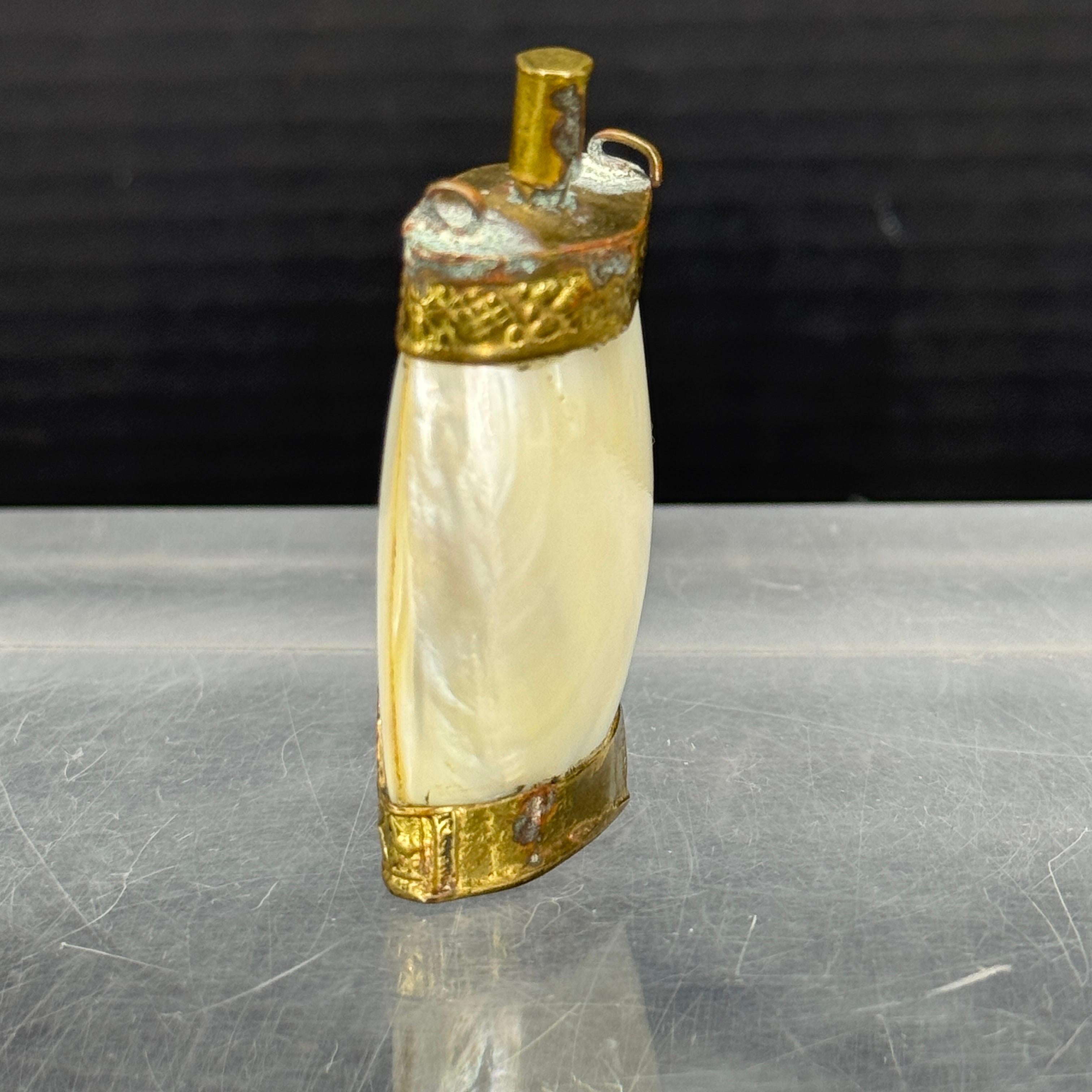 Art Nouveau Flacon in Mother of Pearl Scent Gilt Pendent, France In Good Condition For Sale In Haddonfield, NJ