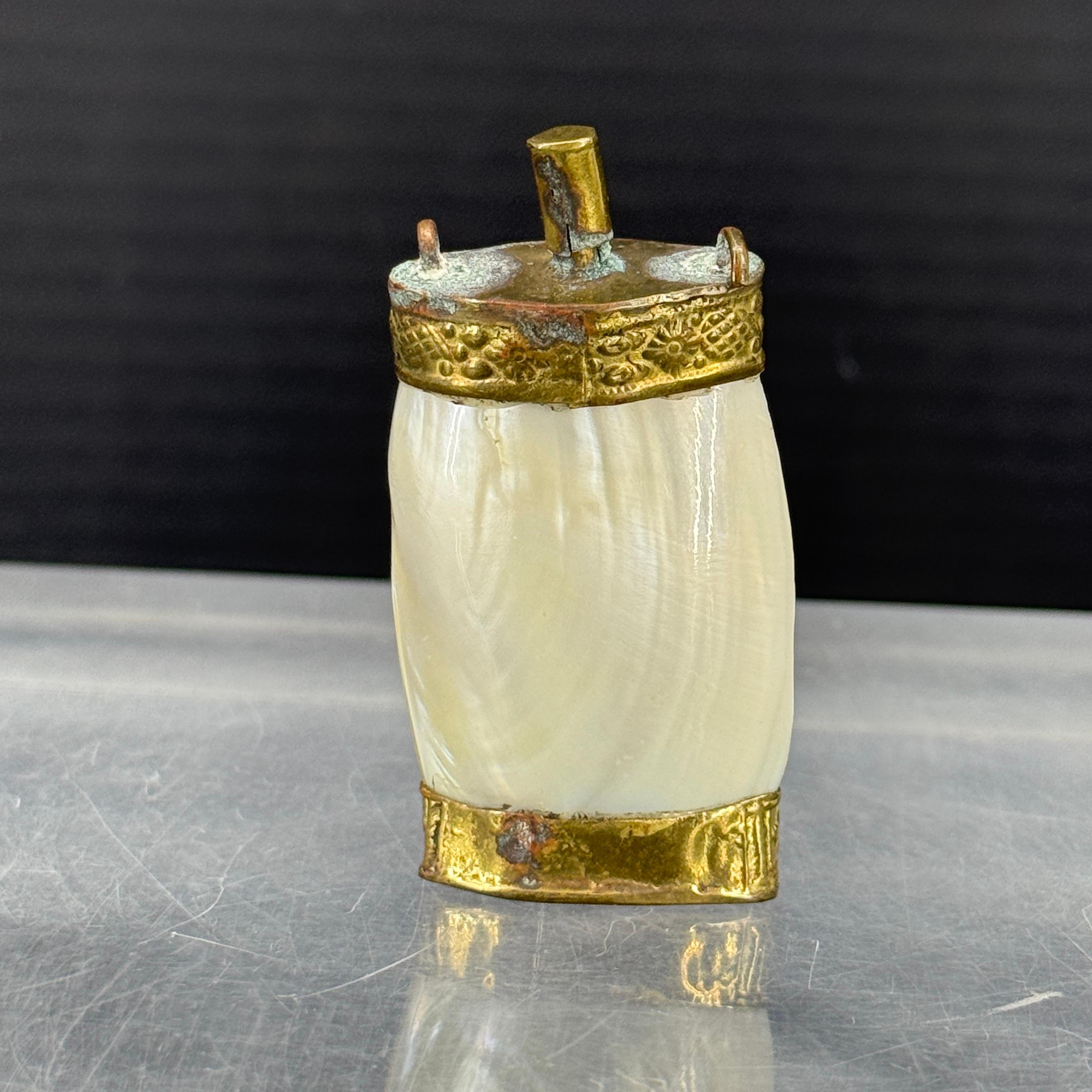 20th Century Art Nouveau Flacon in Mother of Pearl Scent Gilt Pendent, France For Sale