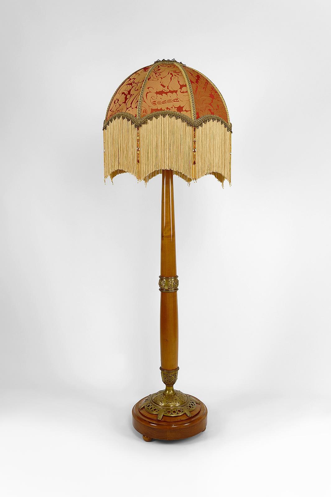 French Art Nouveau Floor Lamp in Cherry Wood by Paul Follot, France, circa 1920 For Sale