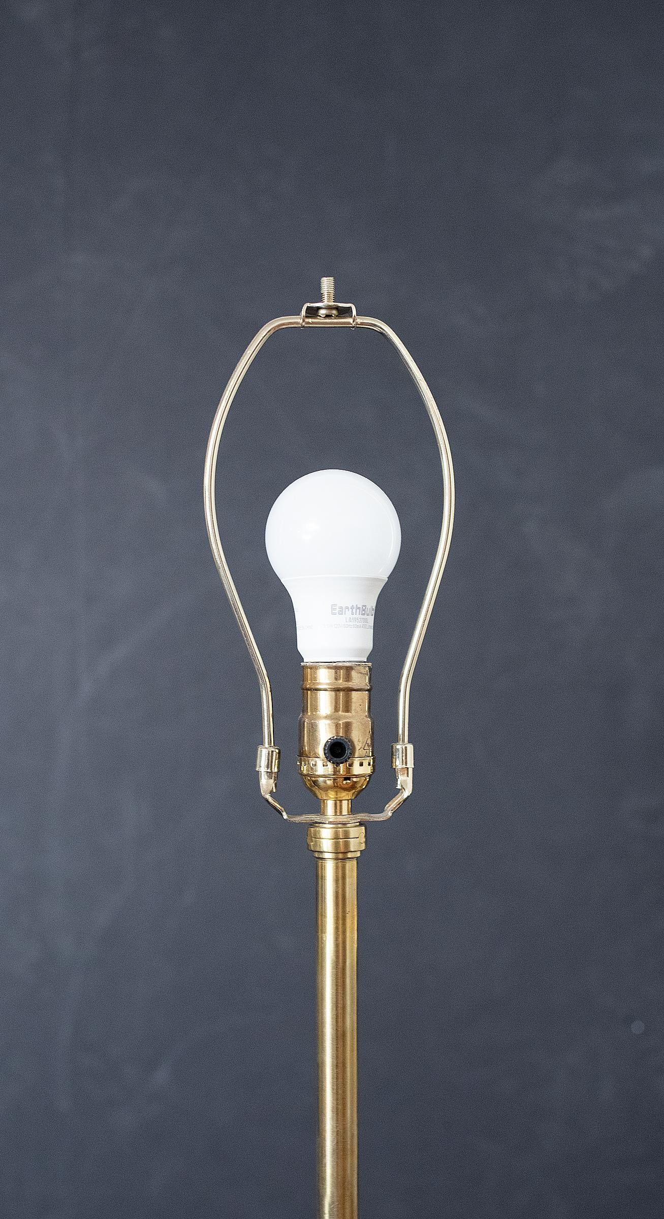 Art Nouveau Floor Lamp of Brass with Table Top of Green Onyx Marble from France en venta 2