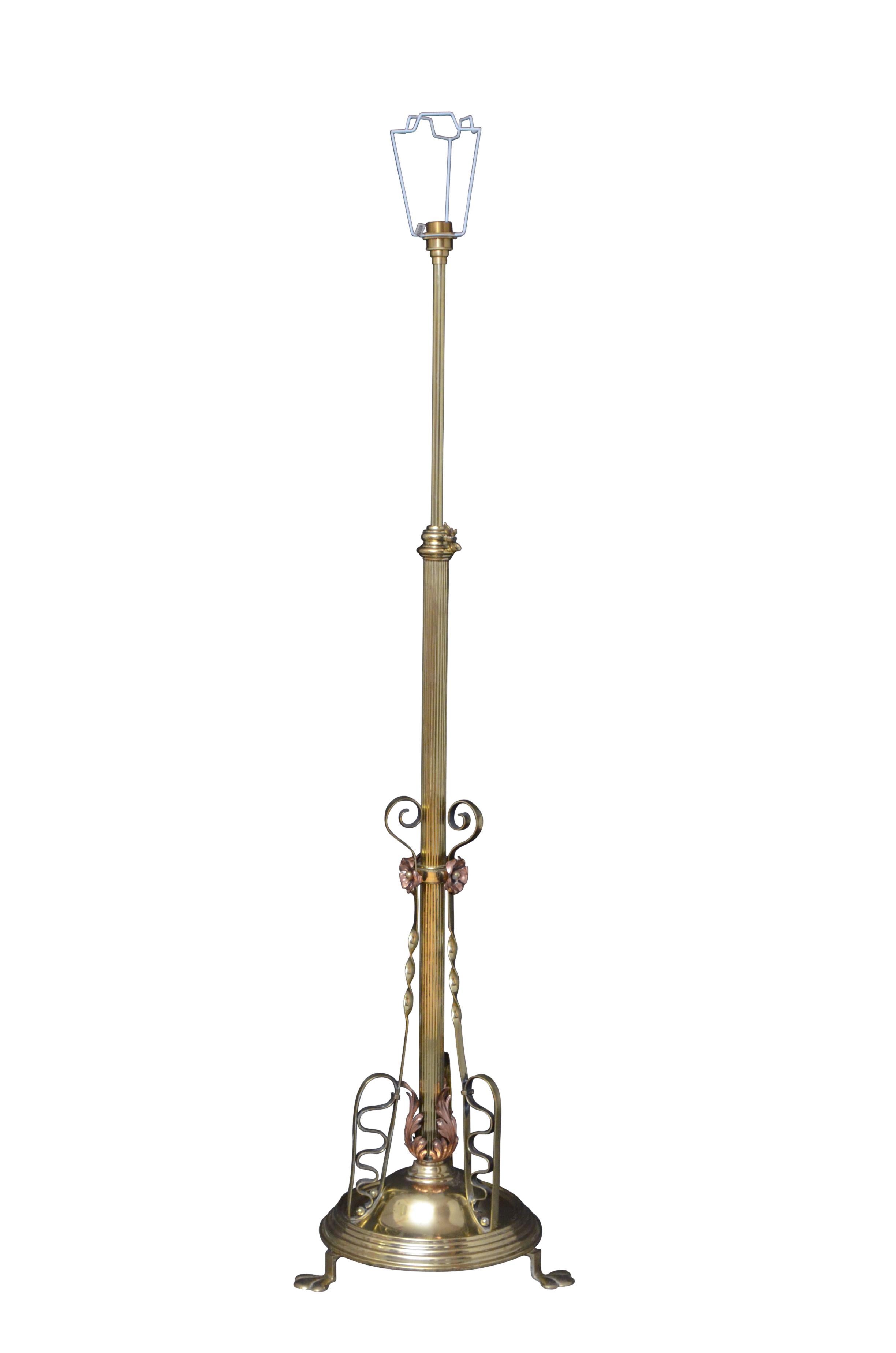 P072 Superb Late Victorian / Art Nouveau brass and copper height adjustable standard lamp, having reeded column with twisted supports, copper acanthus leaf decoration and reeded circular base terminating in three pad feet. This antique lamp has been