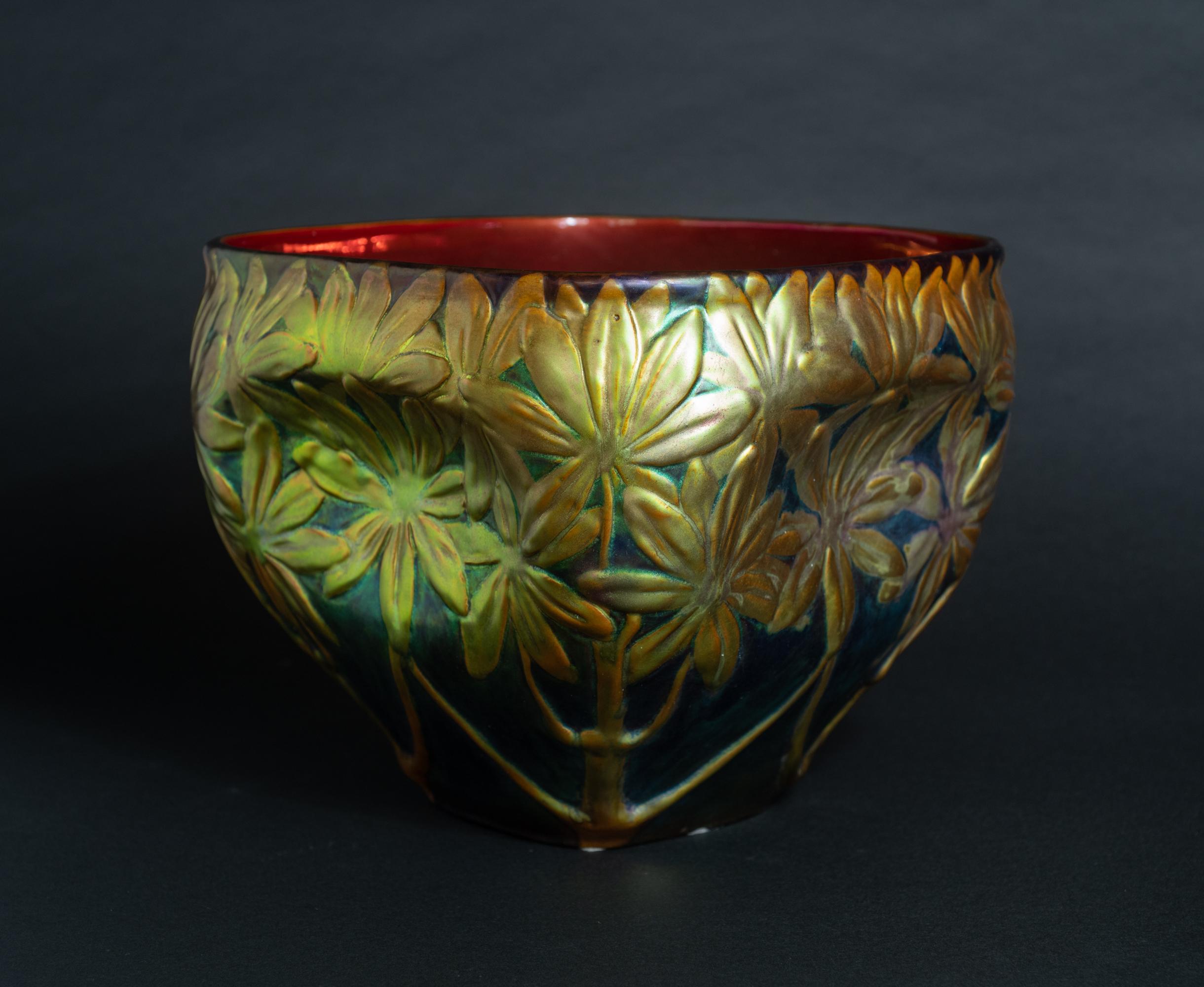 Art nouveau Cache-pot floral Art Nouveau par Henrik Darilek pour Zsolnay en vente
