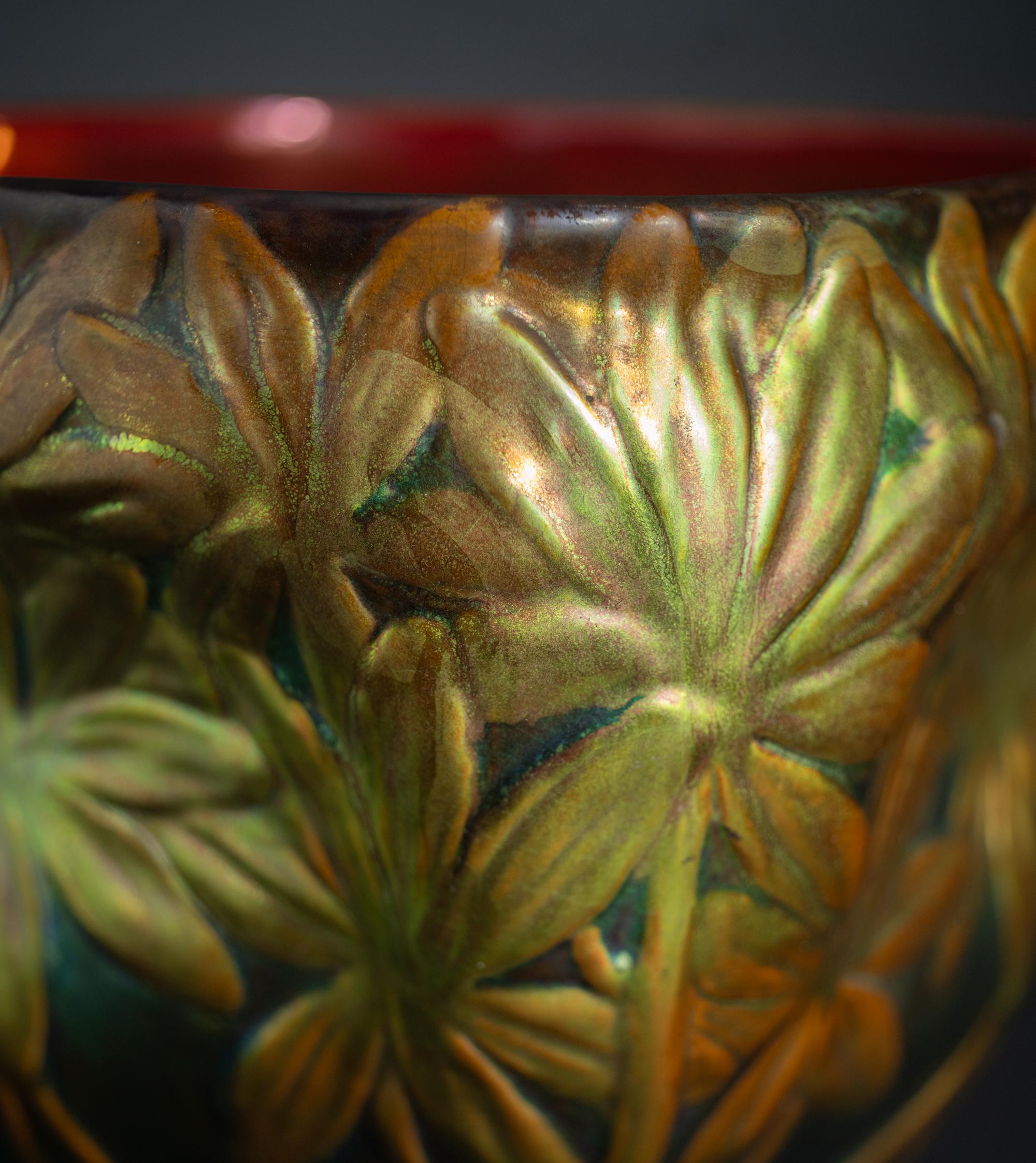 Vernissé Cache-pot floral Art Nouveau par Henrik Darilek pour Zsolnay en vente