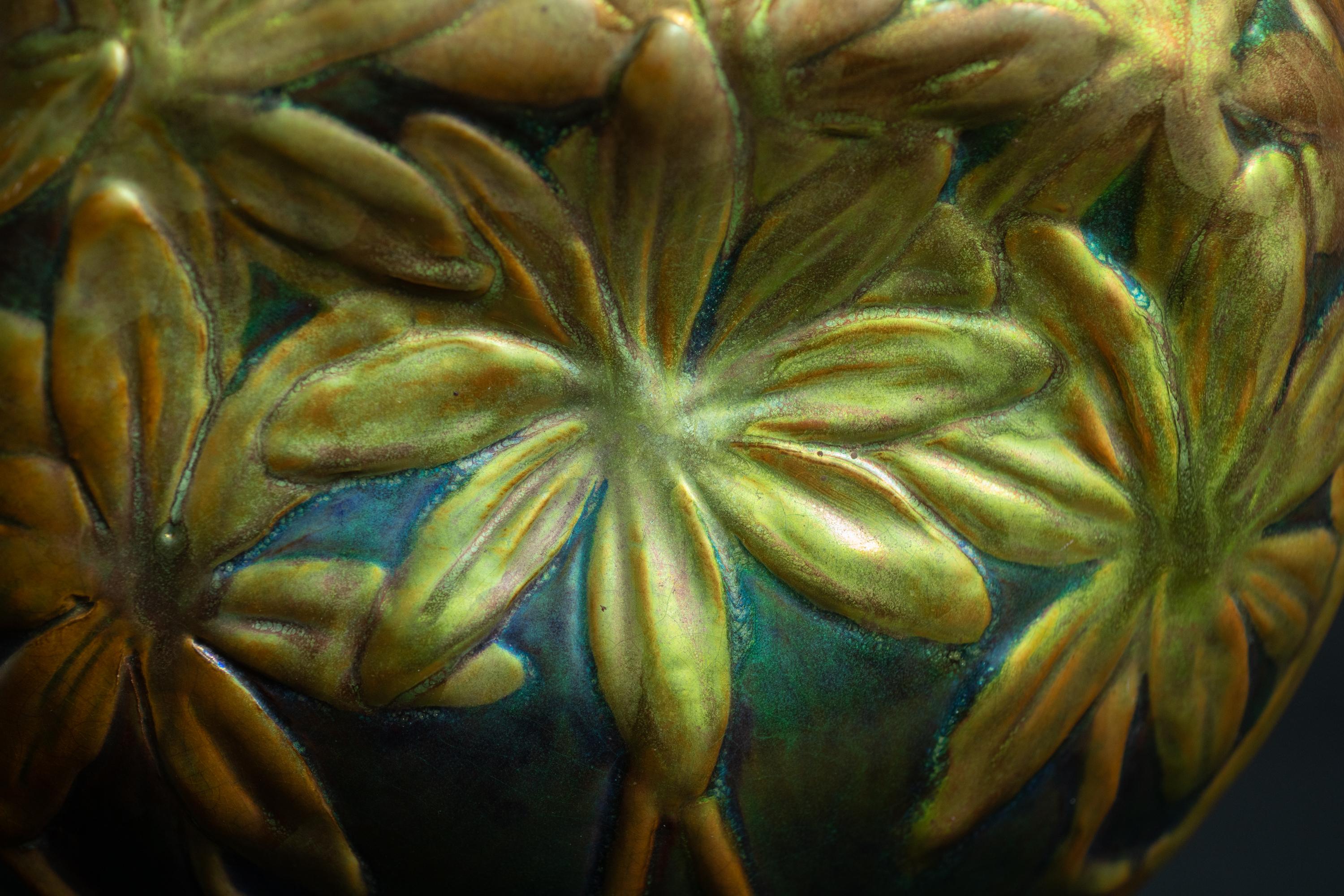 Poterie Cache-pot floral Art Nouveau par Henrik Darilek pour Zsolnay en vente