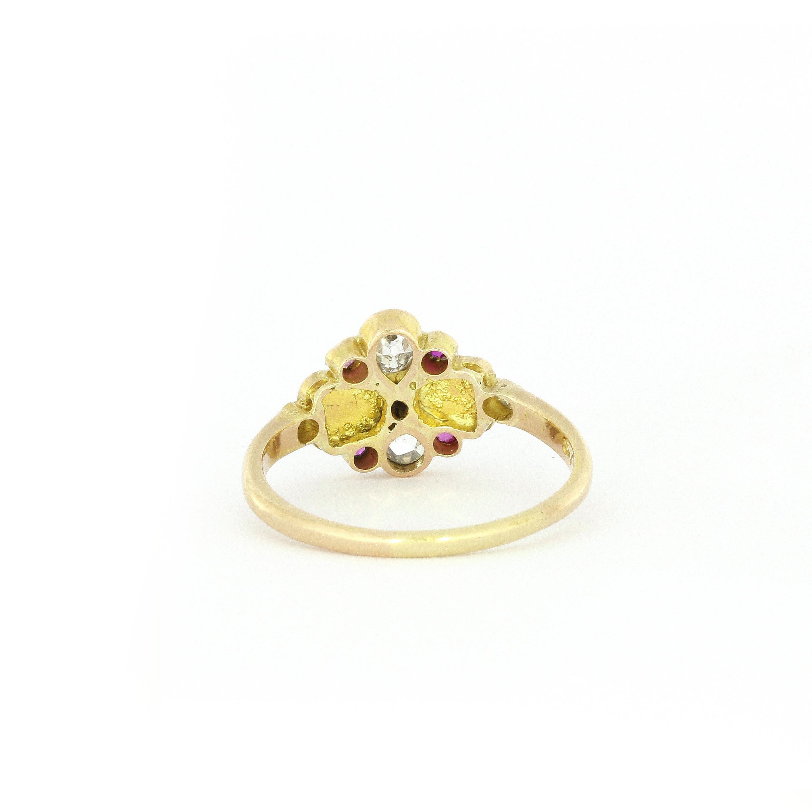 Art Nouveau Floral Diamond Ruby Ring in Yellow Gold In Good Condition In Berlin, DE