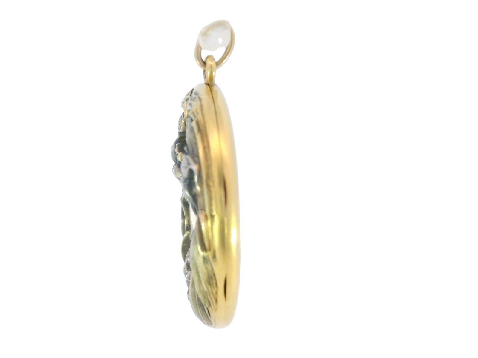 Art Nouveau Floral Locket with Old Mine Cut Diamond Center in 14K Yellow Gold

This captivating Art Nouveau locket necklace is a beautiful example of intricate design and craftsmanship. At its center is a 0.05-carat old mine cut diamond, its bright