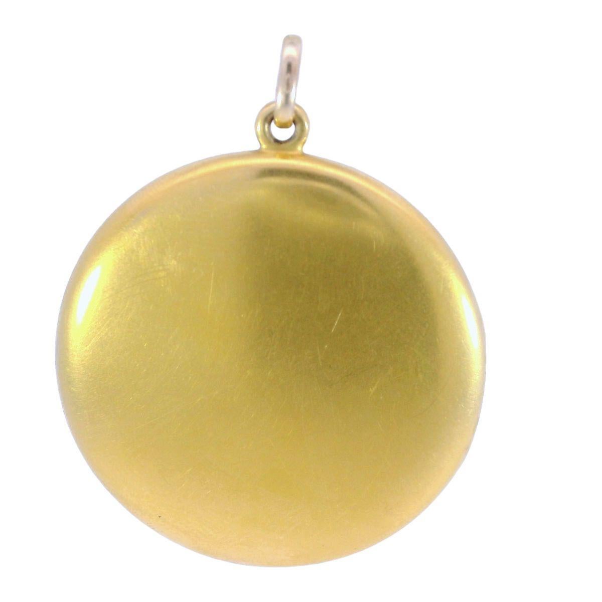 Art Nouveau Floral Locket with Old Mine Cut Diamond Center in 14K Yellow Gold In Excellent Condition For Sale In Fairfield, CT