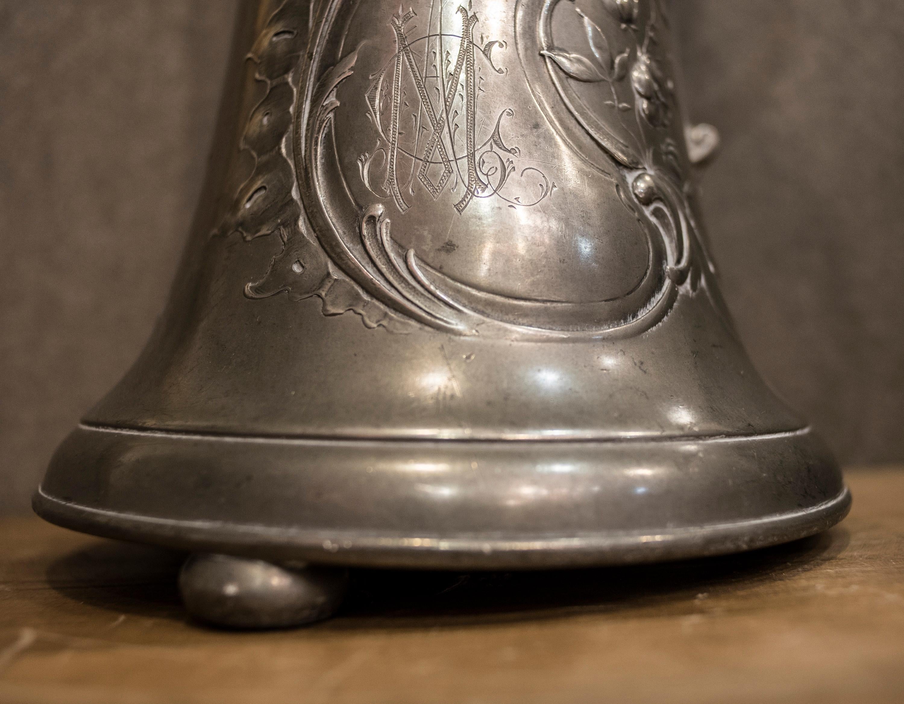 Art Nouveau German Tankard Floral Motif Pewter Kayserzinn , Initials , Marks In Good Condition In Valladolid, ES