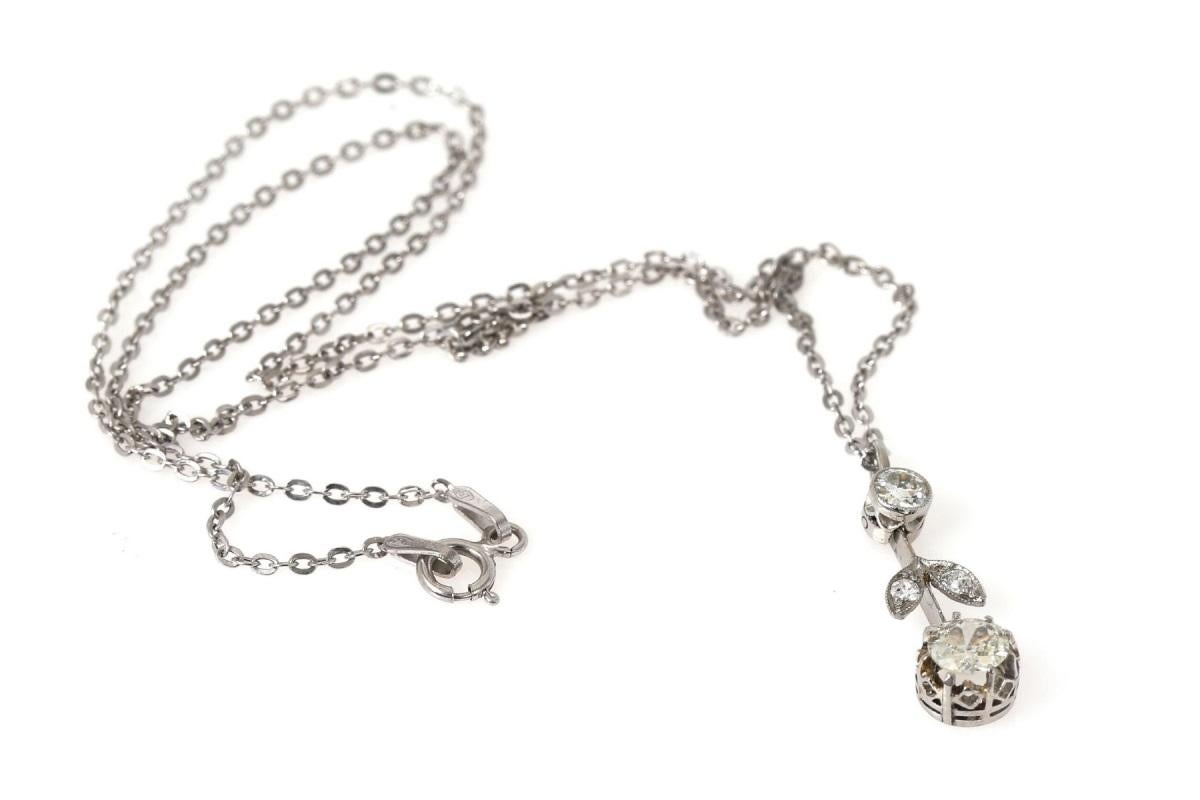 Art Nouveau Floral Platinum Pendant with diamonds, early 20th century. In Good Condition For Sale In Chorzów, PL