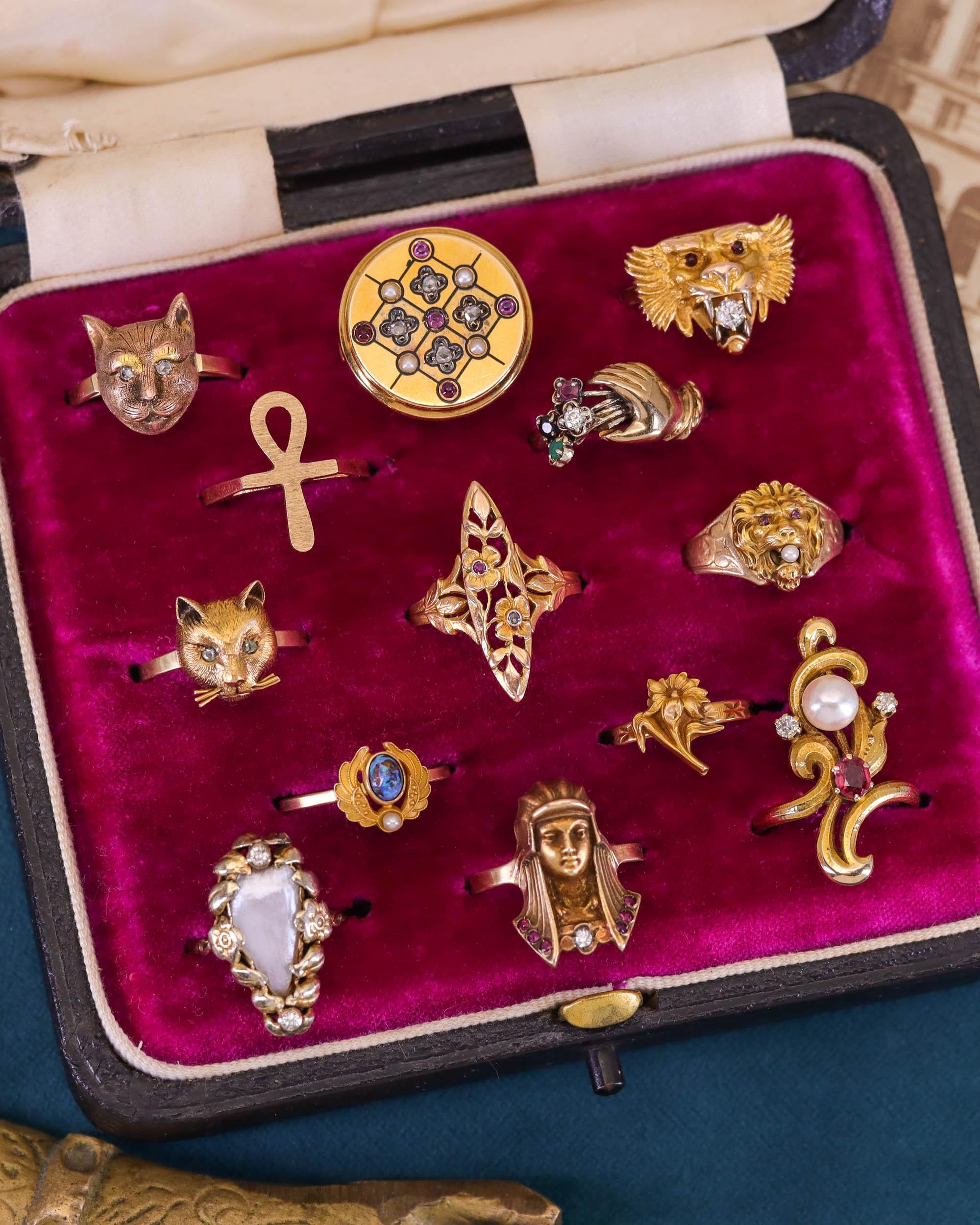 Anillo Art Nouveau Floral de Rubíes y Diamantes de Oro de 18k en venta 2