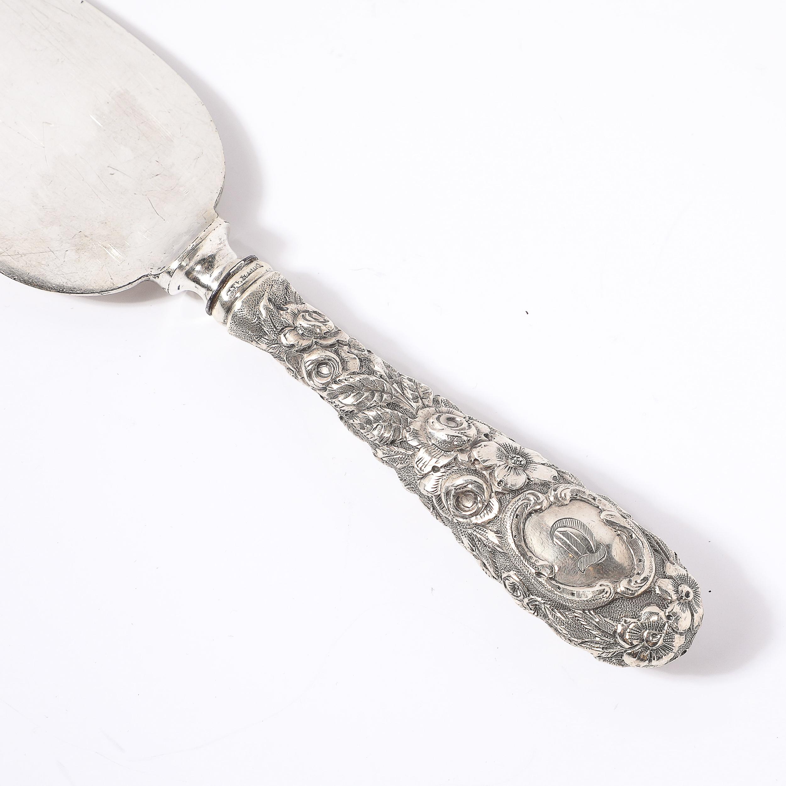 Jugendstil florale Sterling Silber Tortenheber mit D Monogramm von Kirk Stieff (Art nouveau) im Angebot