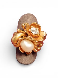 Art Nouveau flower and leaves ring adorned with diamond and natural peal