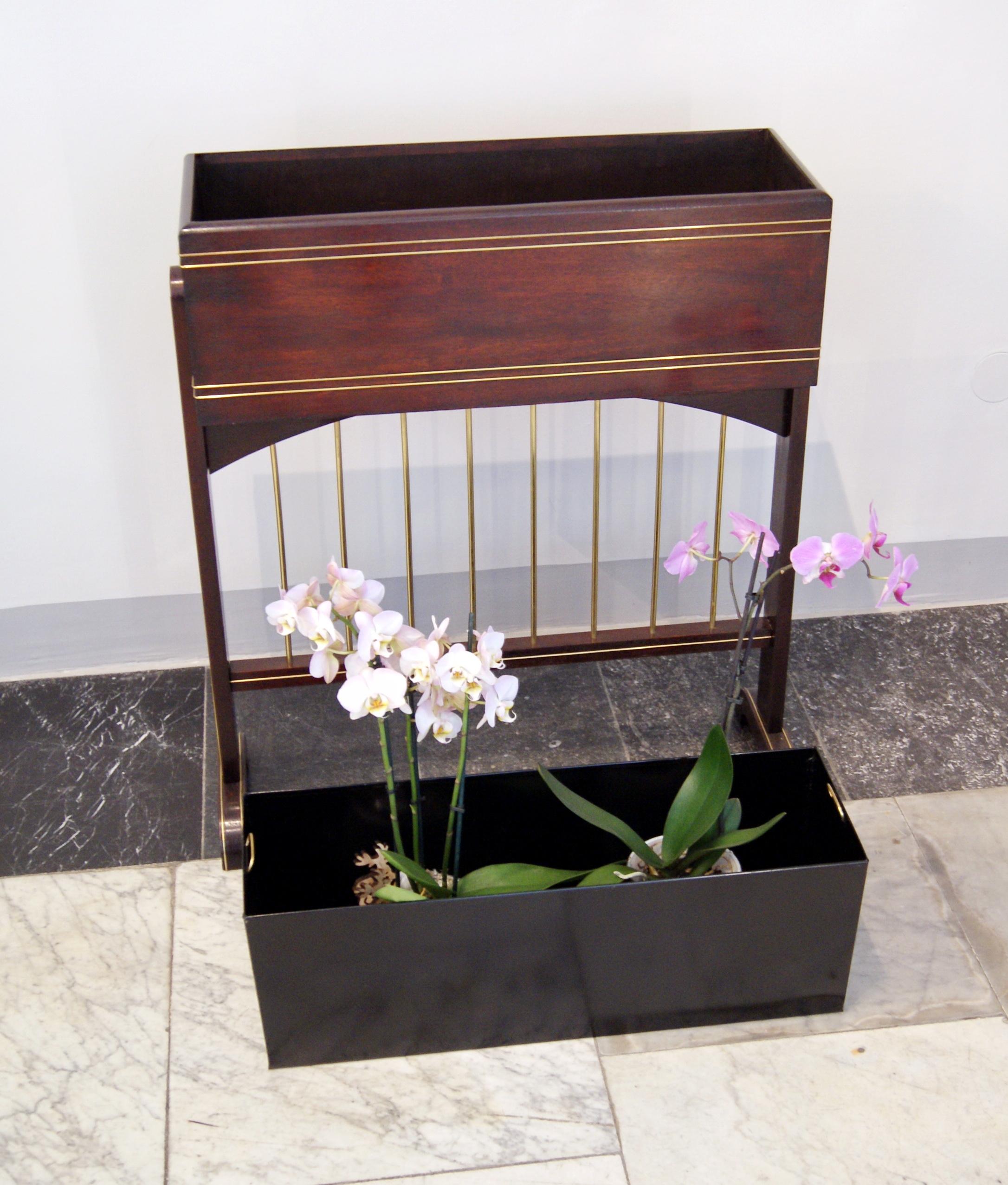 Faggio Contenitore floreale Art Nouveau in mogano con intarsi in ottone Vienna, 1915 circa in vendita