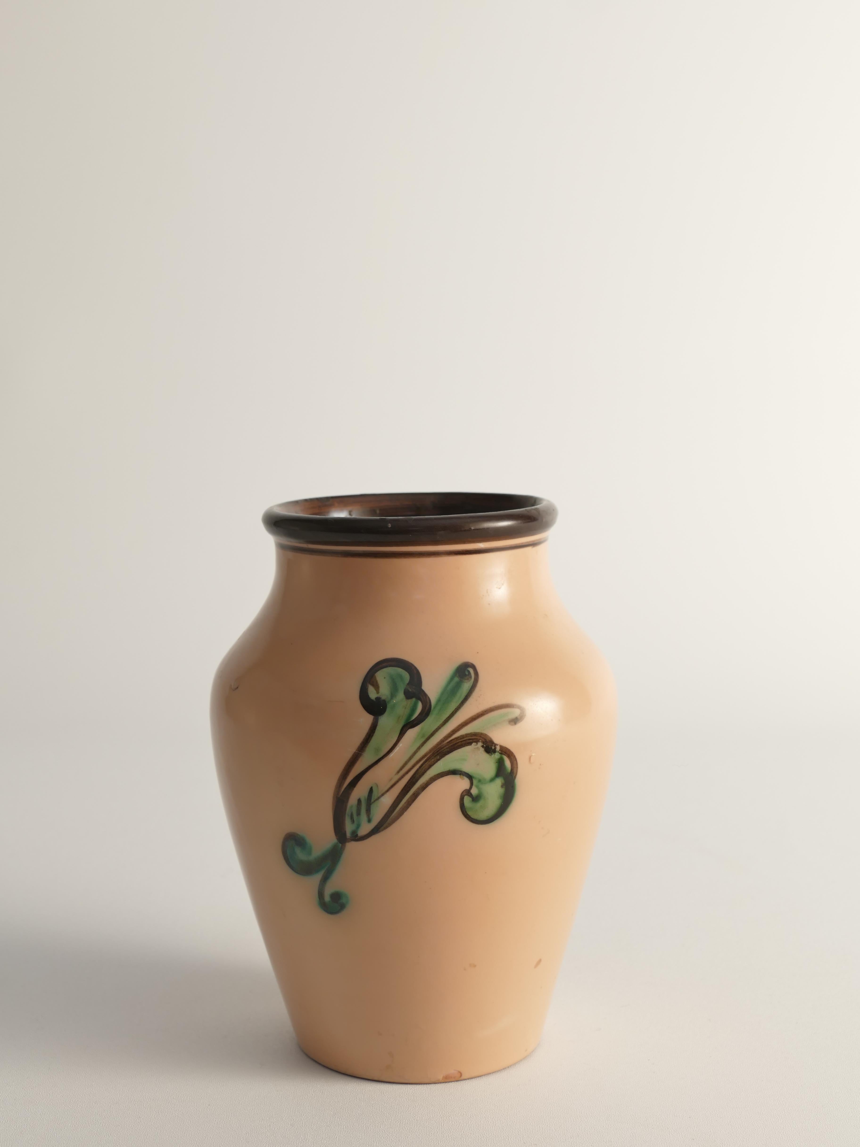 Vase en faïence Art Nouveau à motif de fleurs par Sala, Suède, années 1920 Bon état - En vente à Grythyttan, SE