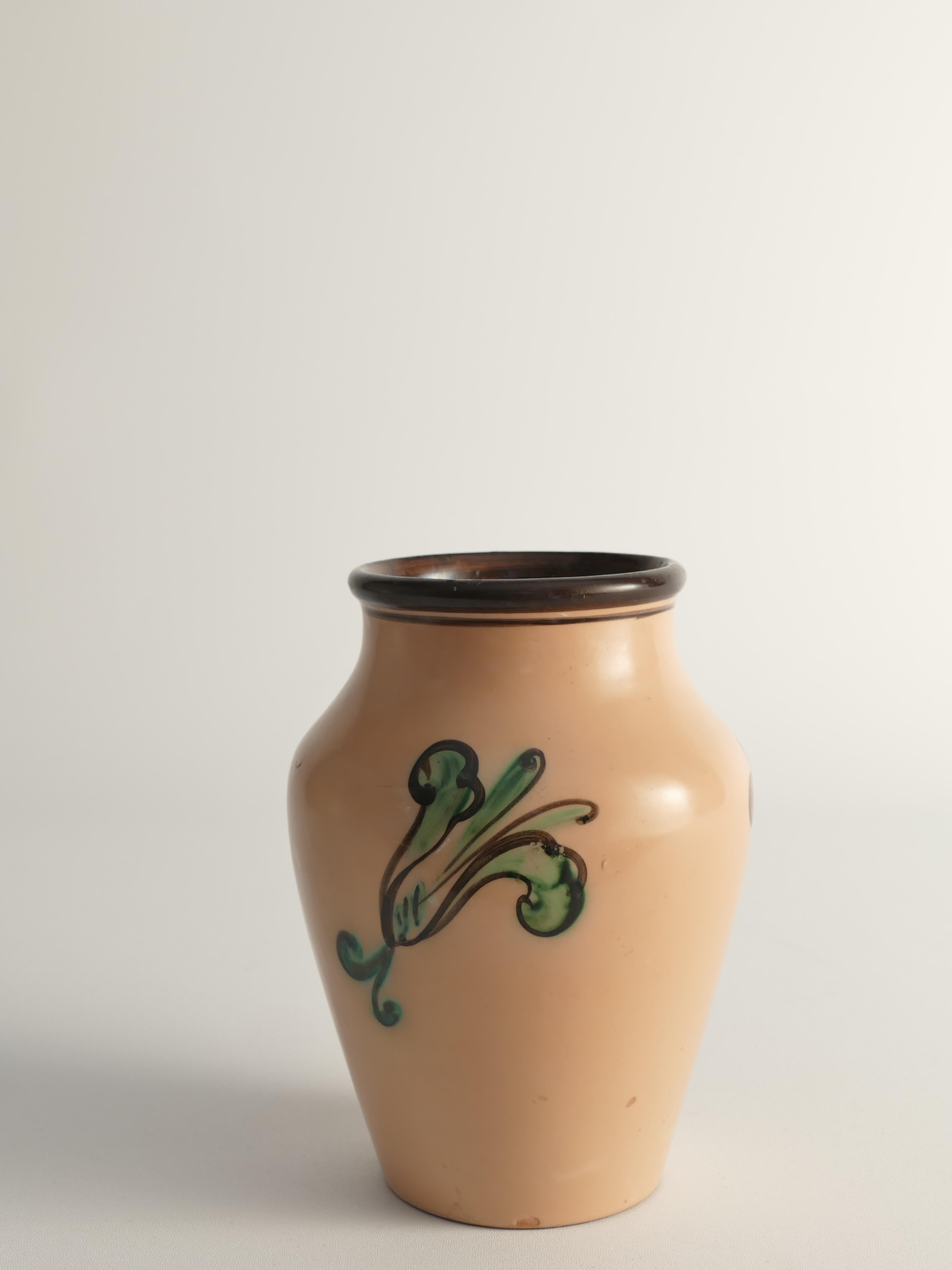 Poterie Vase en faïence Art Nouveau à motif de fleurs par Sala, Suède, années 1920 en vente