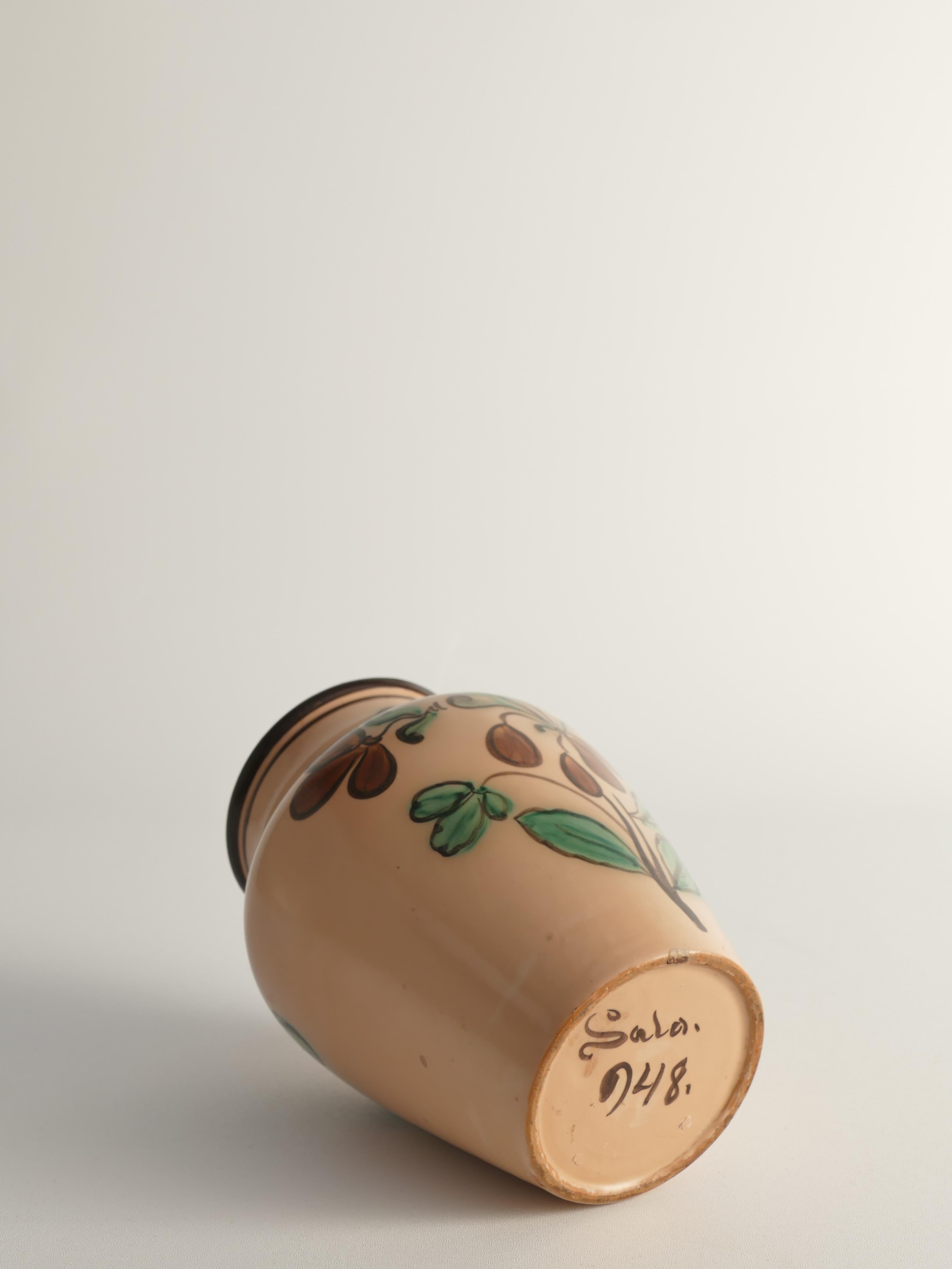 Vase en faïence Art Nouveau à motif de fleurs par Sala, Suède, années 1920 en vente 1
