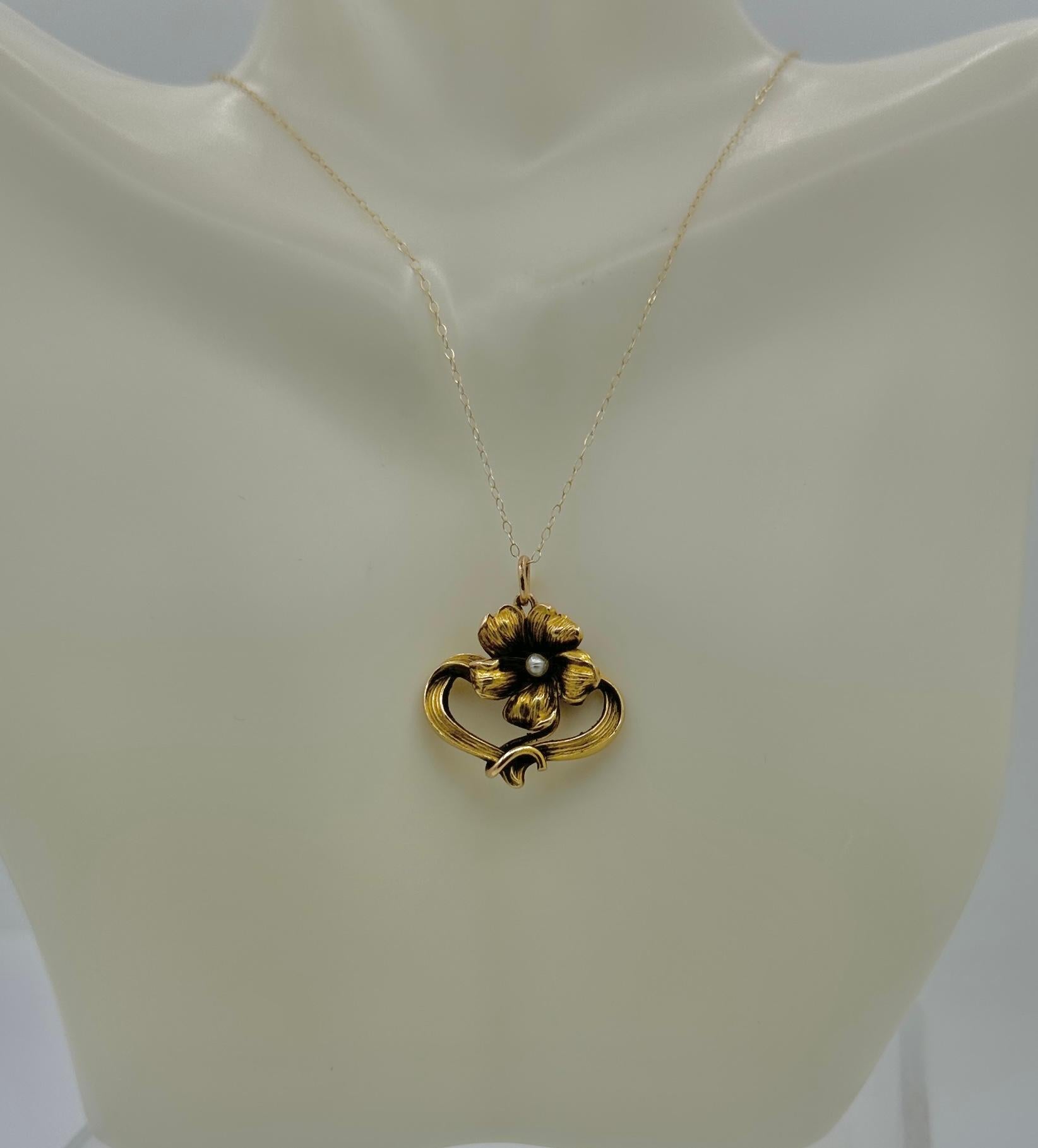 Art Nouveau Flower Pearl Pendant Necklace Gold Antique In Excellent Condition For Sale In New York, NY