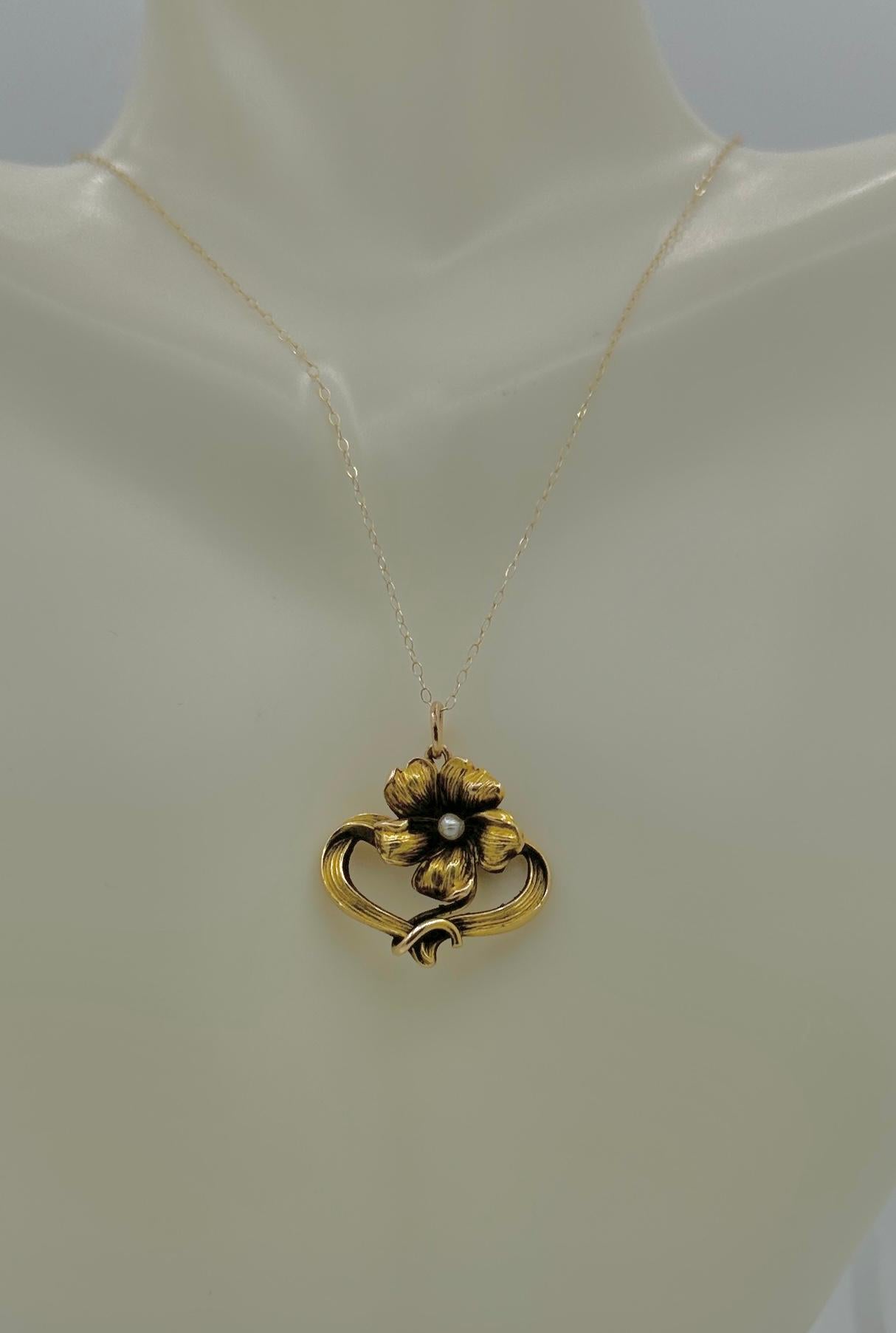 Women's Art Nouveau Flower Pearl Pendant Necklace Gold Antique For Sale