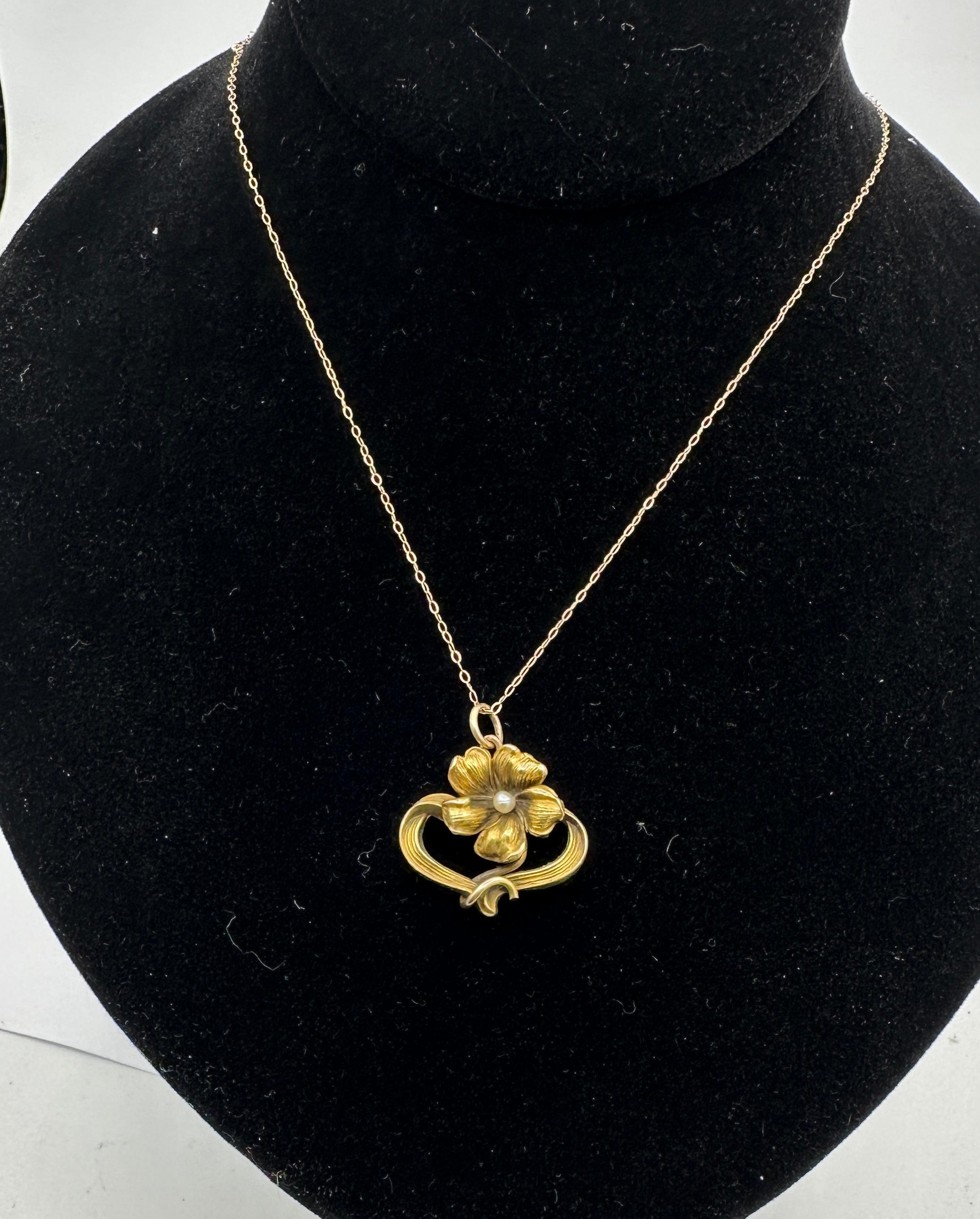 Art Nouveau Flower Pearl Pendant Necklace Gold Antique For Sale 1