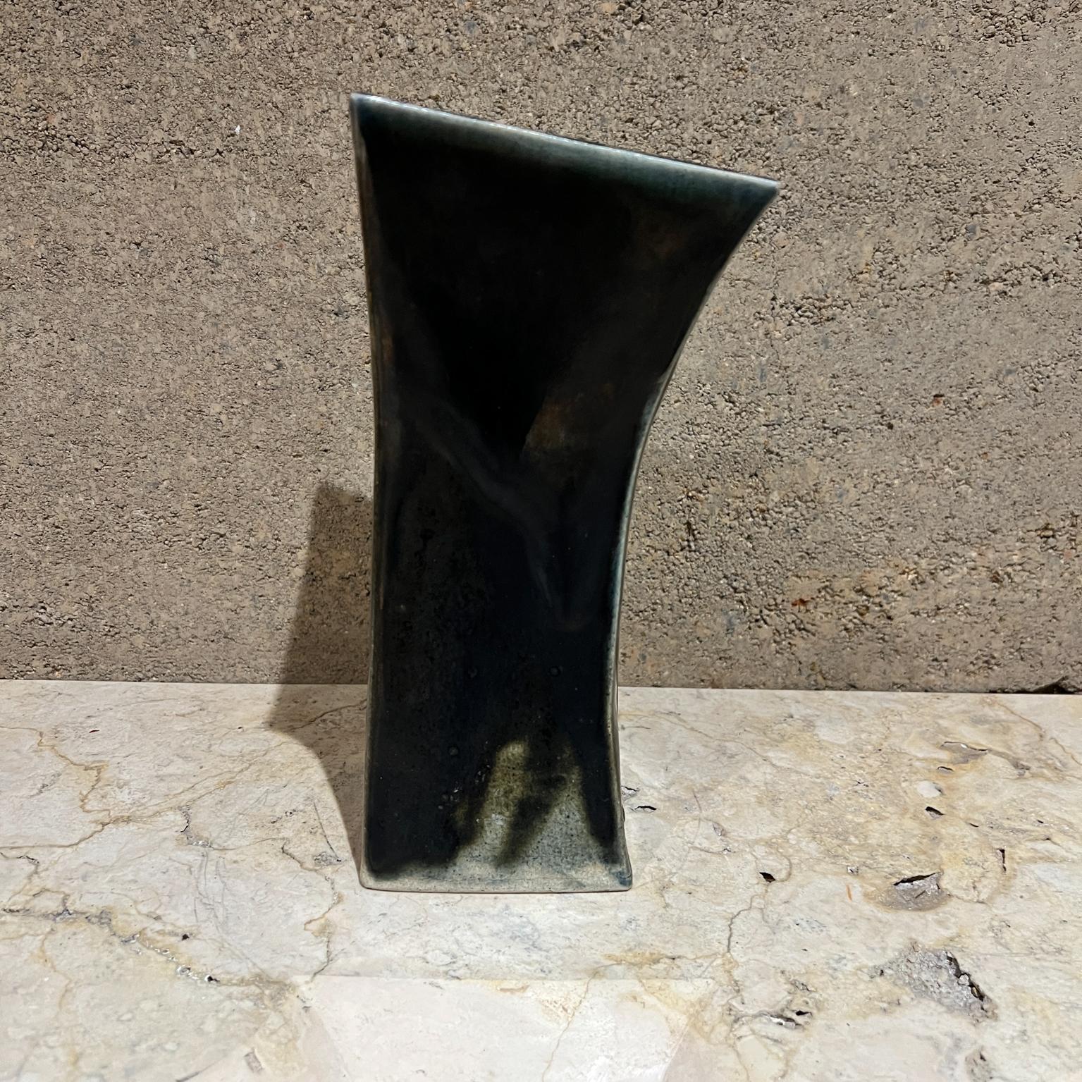 Vaso di fiori Art Nouveau firmato in vendita 5