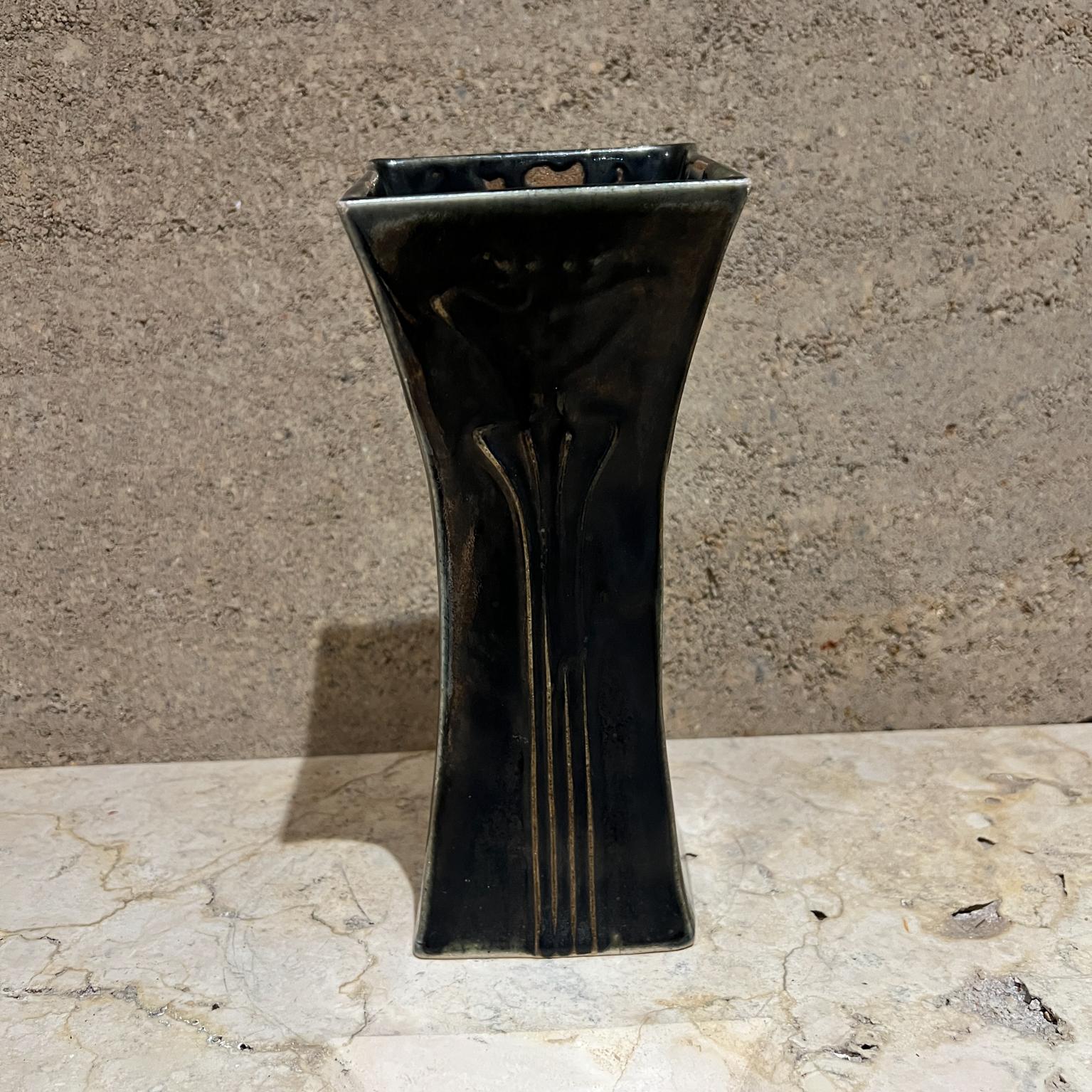 Vaso di fiori Art Nouveau firmato in vendita 6