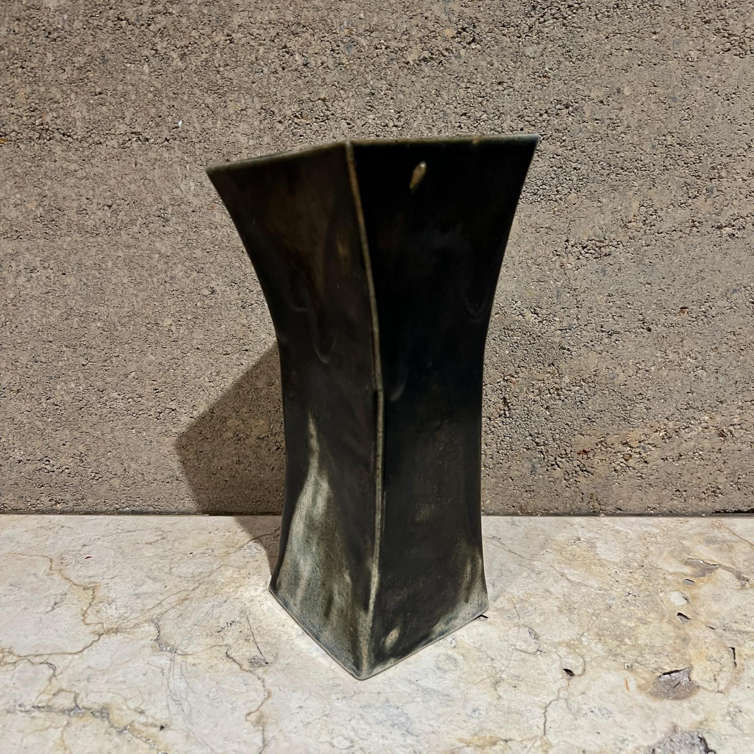 Vaso di fiori Art Nouveau firmato in vendita 2