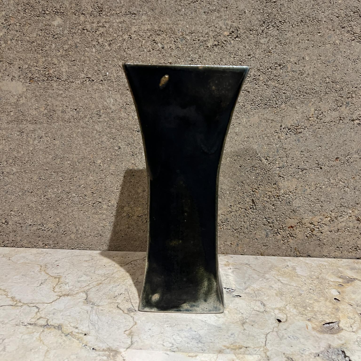 Vaso di fiori Art Nouveau firmato in vendita 3