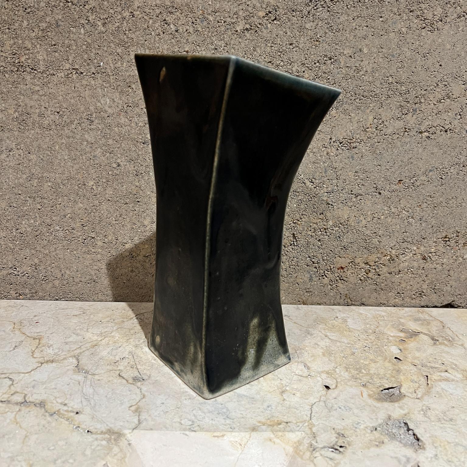 Vaso di fiori Art Nouveau firmato in vendita 4