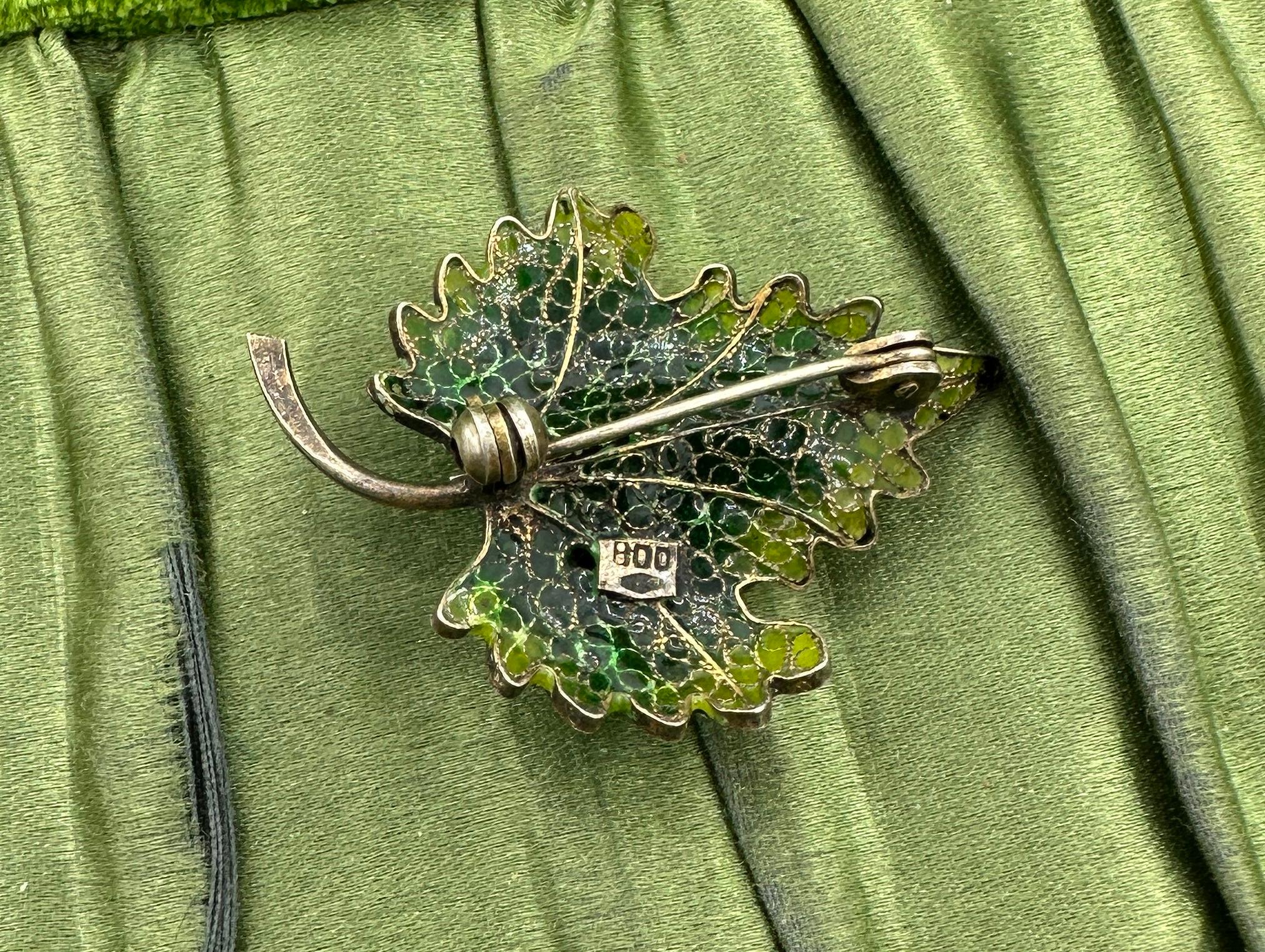 THIS IS A WONDERFUL AND RARE INSECT FLY BUG MOTIF PLIQUE-A-JOUR ENAMEL ART NOUVEAU BROOCH PIN IN SILVER.  THE MAGNIFICENT JEWEL FEATURES A WONDROUS FLY WITH BLUE WINGS ATOP A PLIQUE-A-JOUR ENAMEL LEAF WITH FABULOUS SHADES OF GREEN ENAMEL WITH