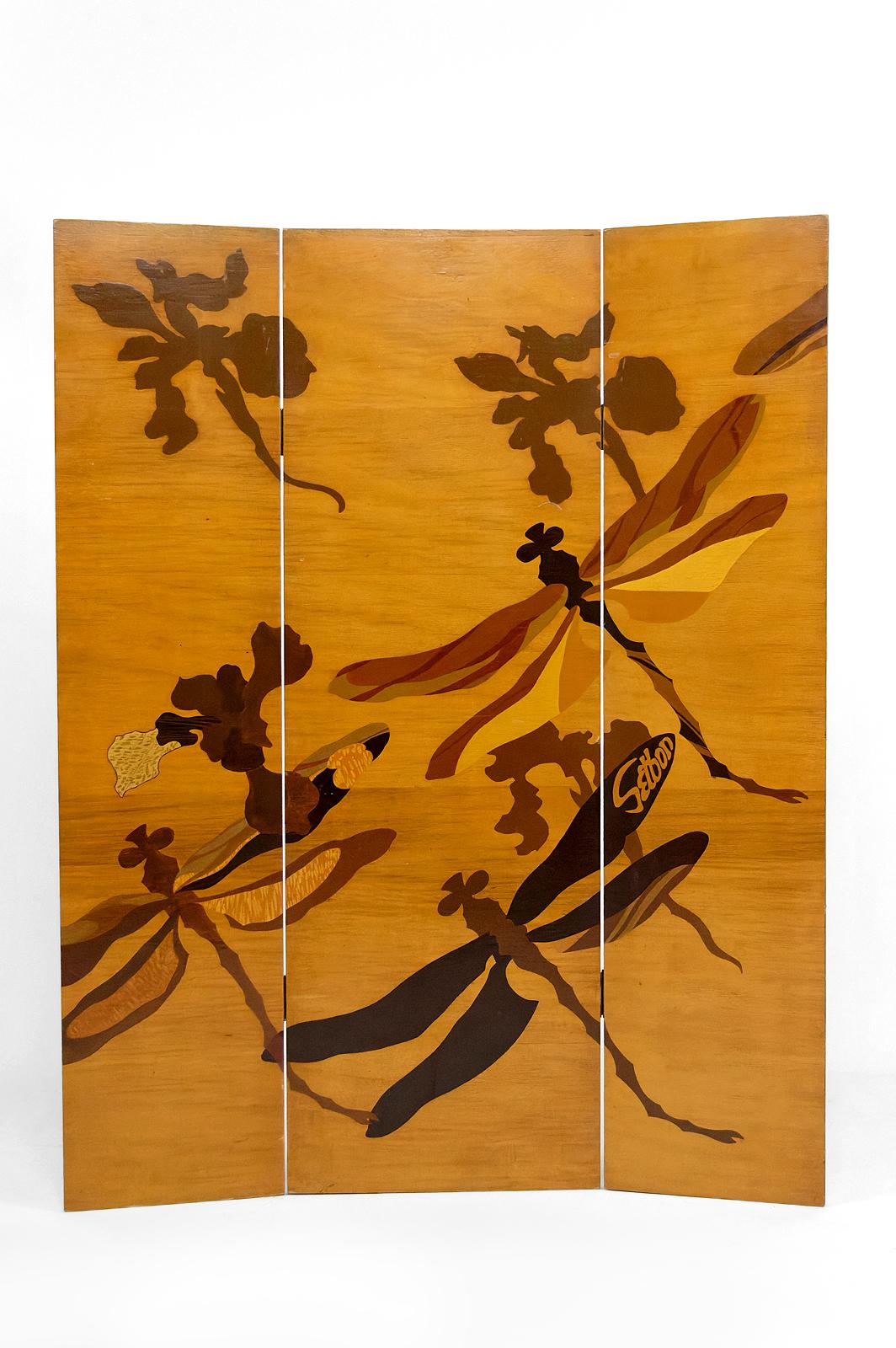 Beautiful wooden folding screen painted in imitation of marquetry.
Inspired by the work of Emile Gallé.
Signed Setbon.
France, Circa 1910.

Good condition, small traces of use.

Dimensions:
Height:110cm
Width:87cm
Depth:4cm