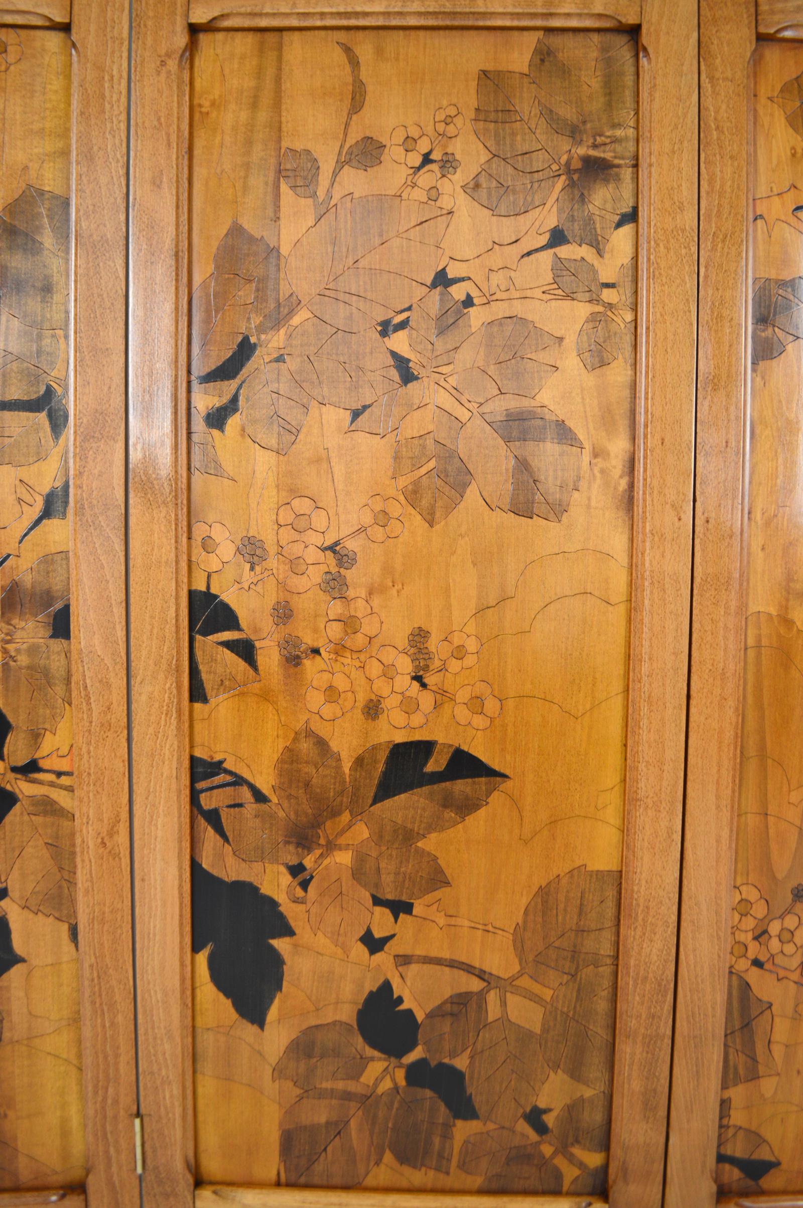 Art Nouveau Four-Panel Folding Screen, Pyrographed Wood & Stained Glass, 1910s For Sale 2